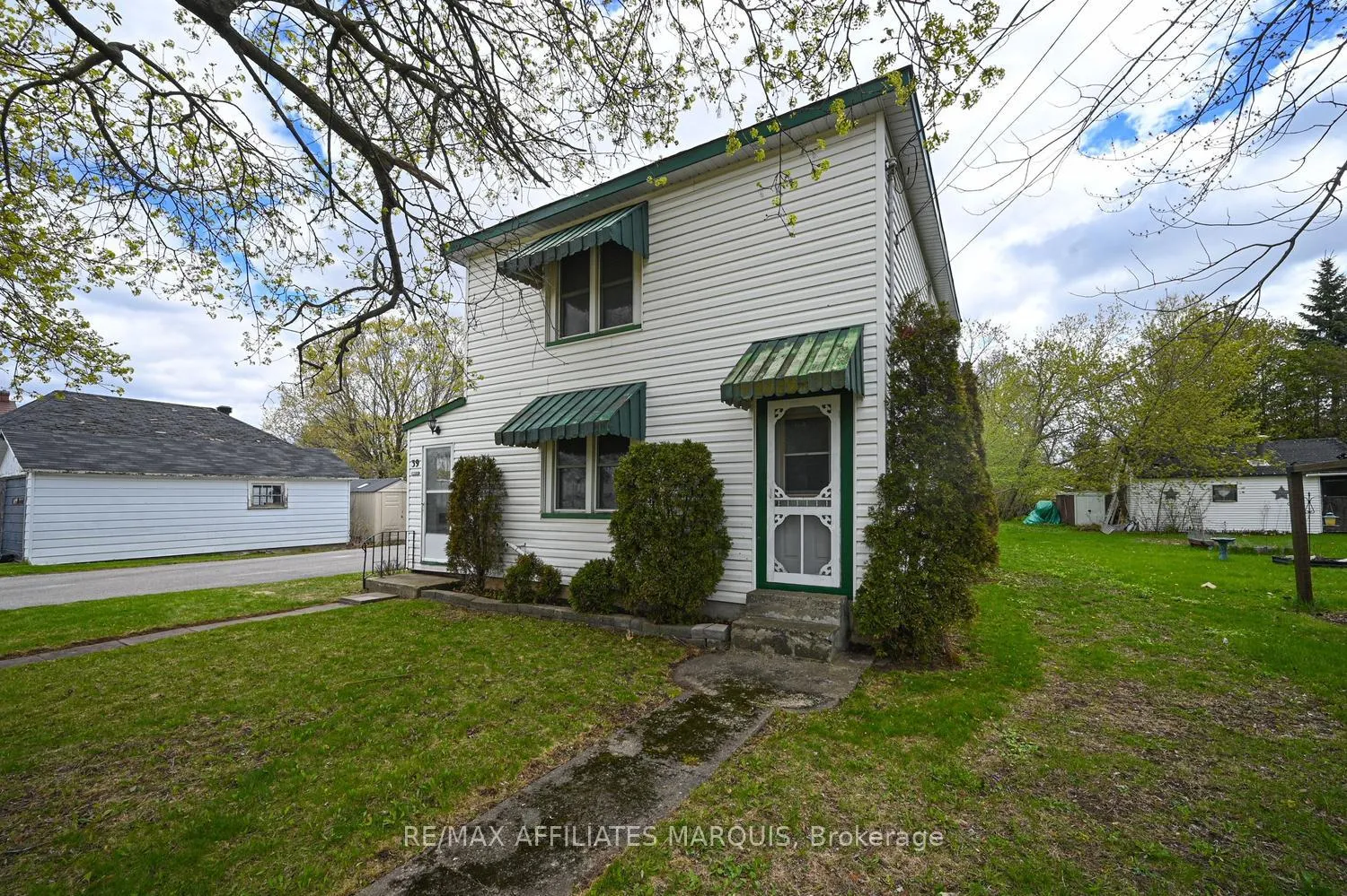 Photo 7 of 39 Merrick Street, Smiths Falls — HOMEH