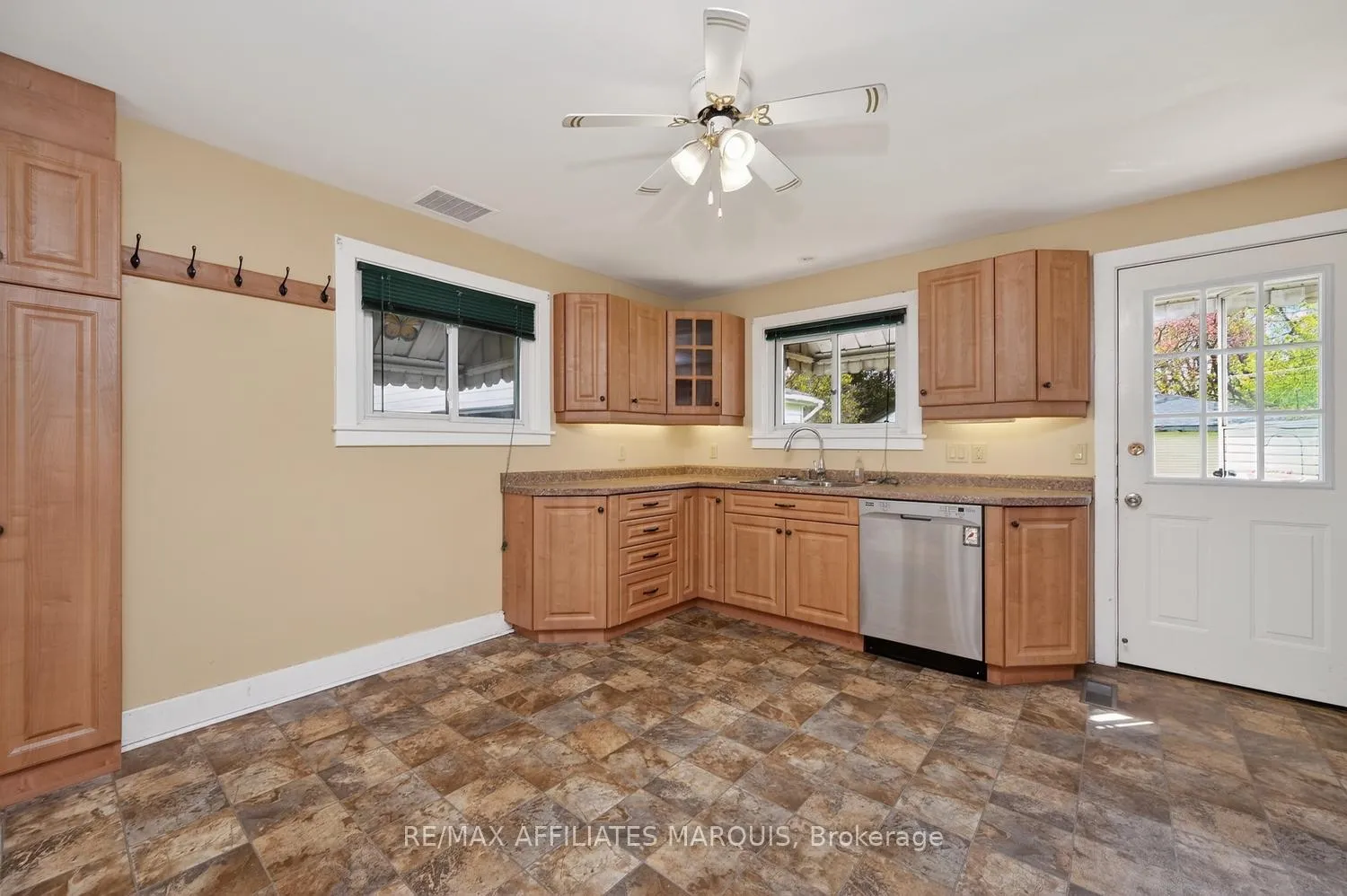 Photo 15 of 39 Merrick Street, Smiths Falls — HOMEH