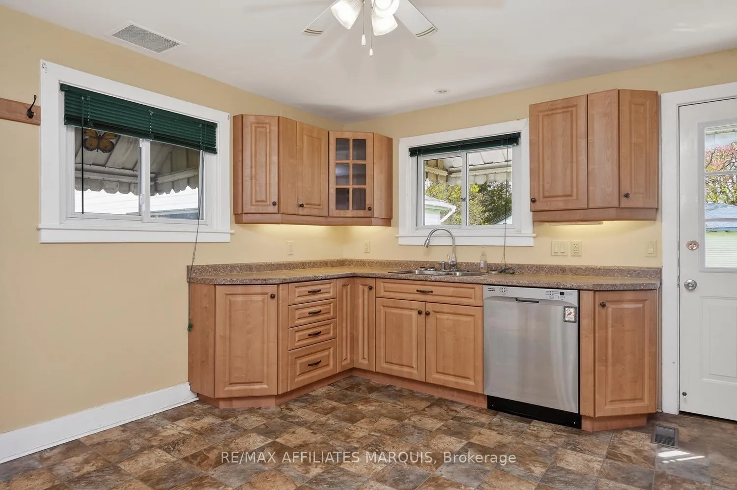 Photo 19 of 39 Merrick Street, Smiths Falls — HOMEH