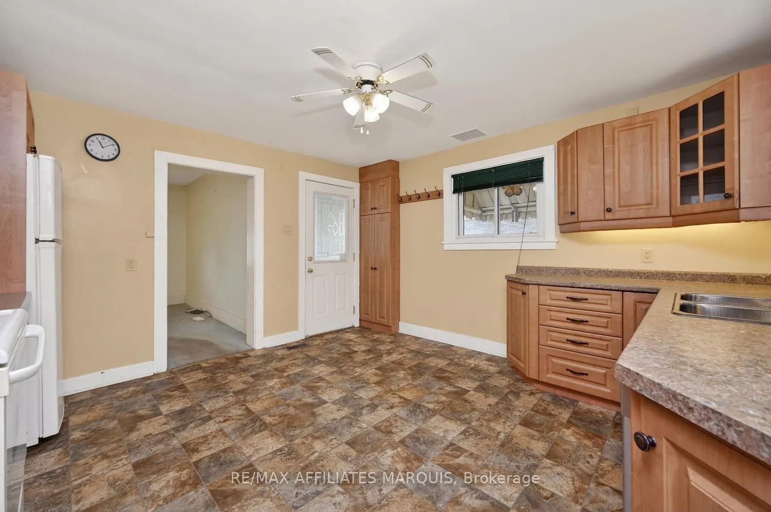 Photo 20 of 39 Merrick Street, Smiths Falls — HOMEH