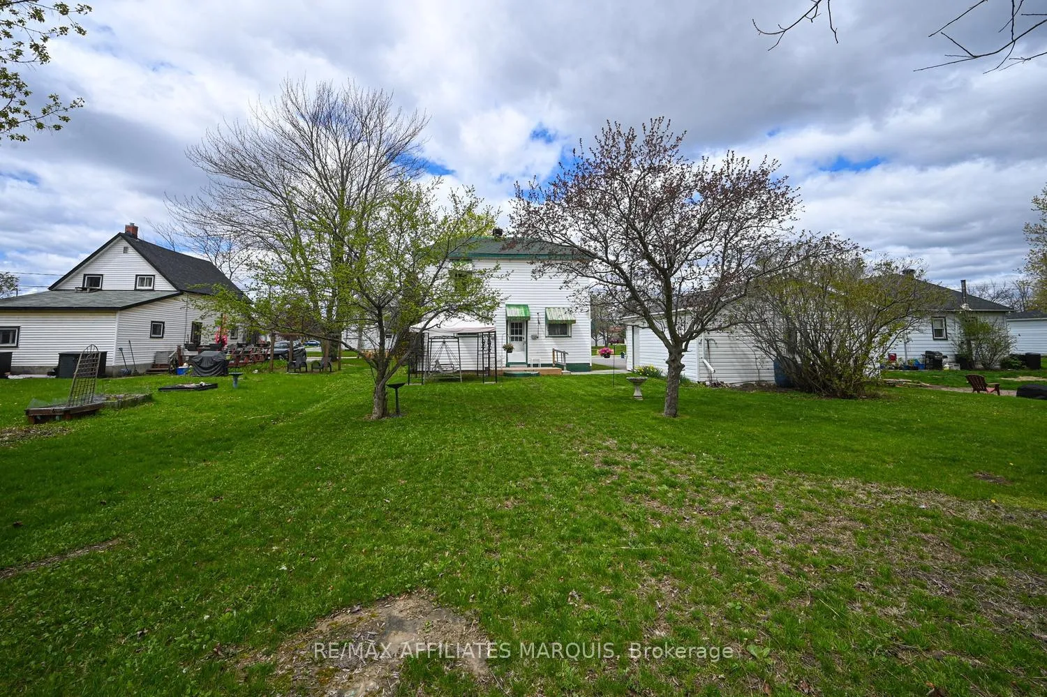 Photo 35 of 39 Merrick Street, Smiths Falls — HOMEH
