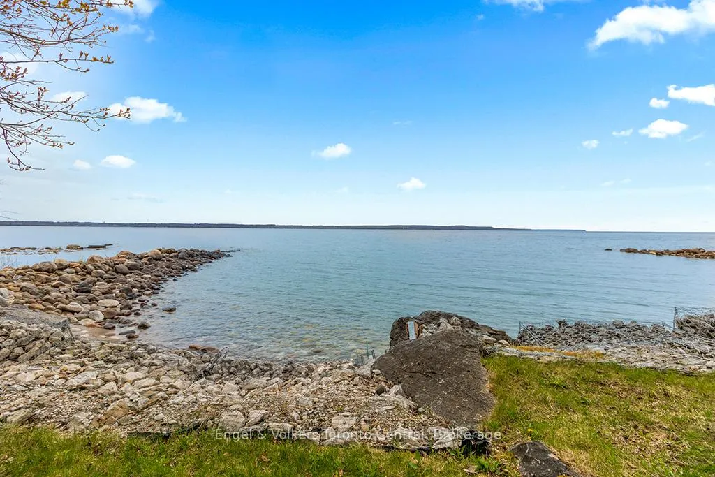 Photo 4 of 128 Buckingham Lane, Meaford — HOMEH