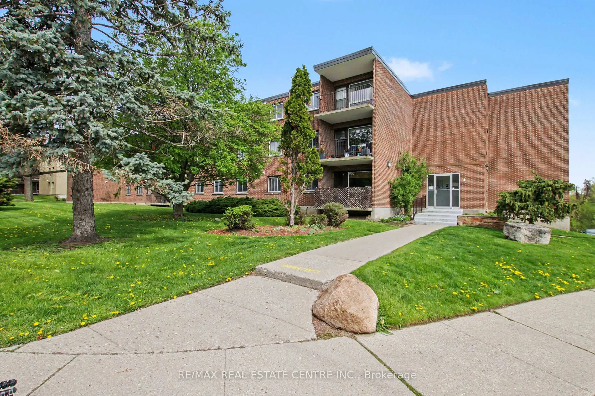 Photo 1 of Unit 105, 4 Avalon Place, Kitchener — HOMEH