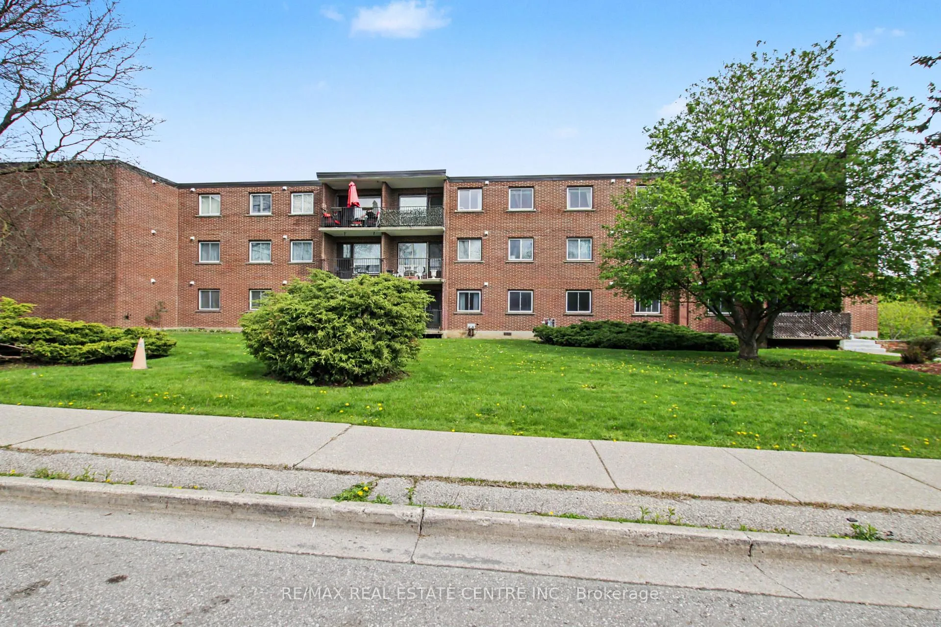 Photo 2 of Unit 105, 4 Avalon Place, Kitchener — HOMEH
