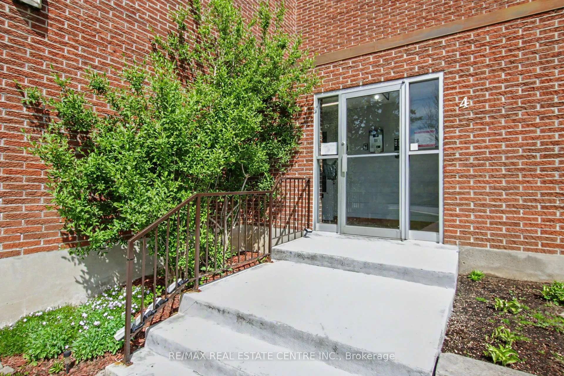 Photo 3 of Unit 105, 4 Avalon Place, Kitchener — HOMEH