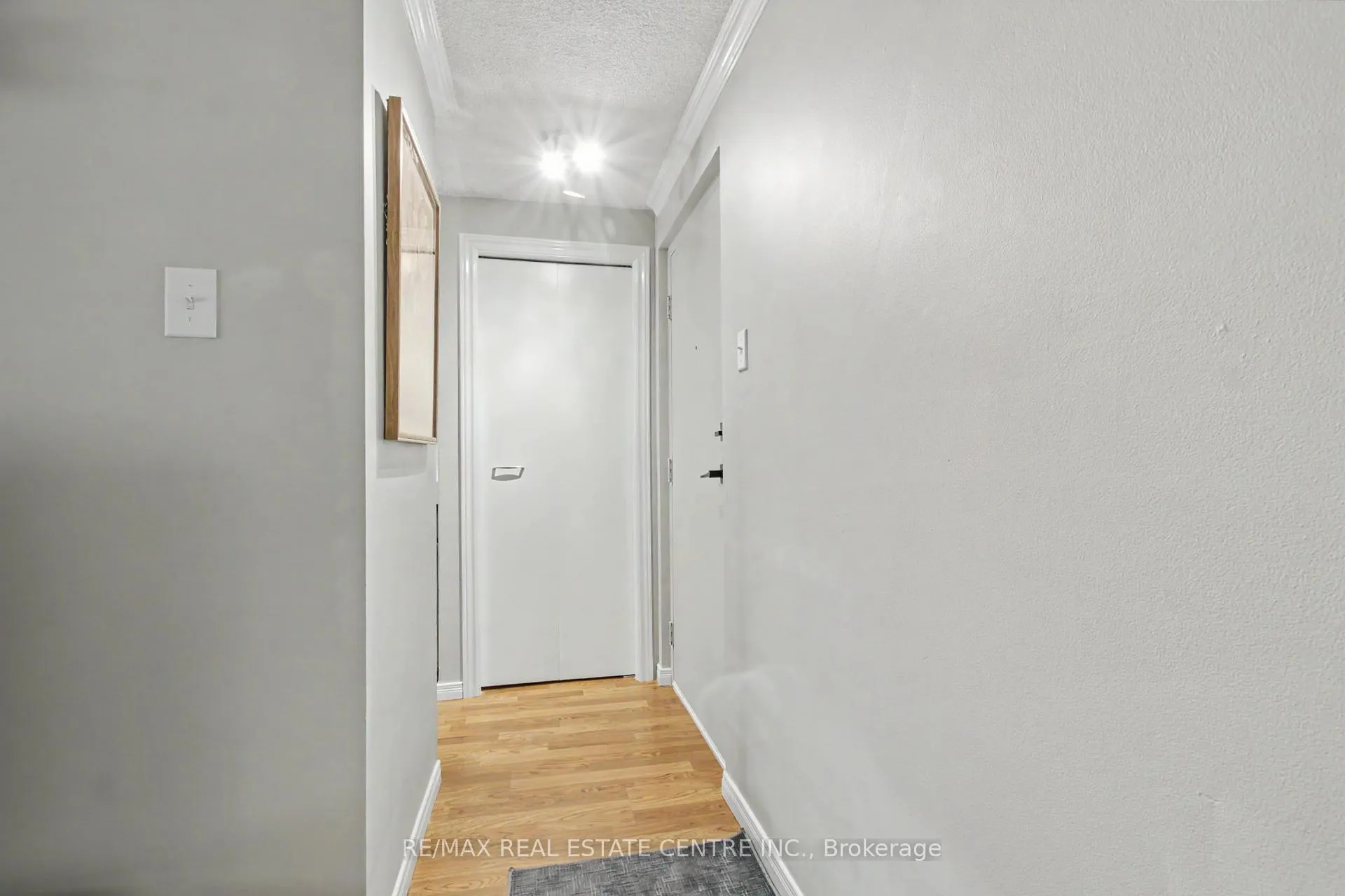 Photo 5 of Unit 105, 4 Avalon Place, Kitchener — HOMEH