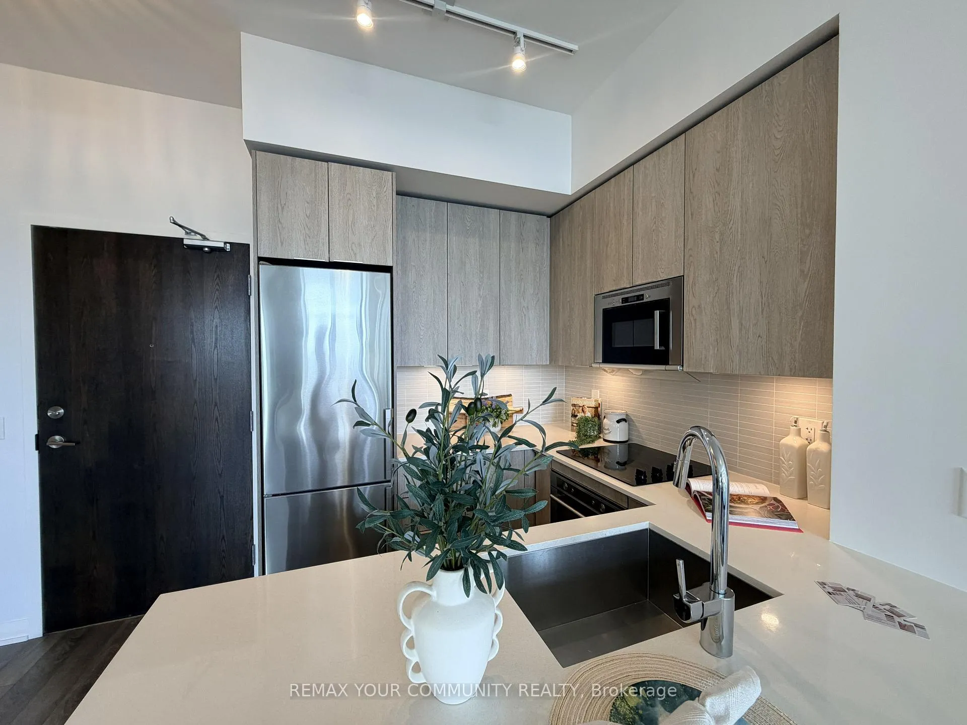 Photo 8 of Unit PH10, 99 Eagle Rock Way, Vaughan, Rural Vaughan — HOMEH