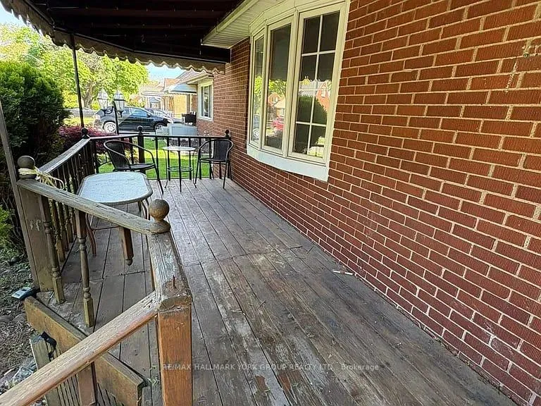 Photo 3 of 1308 Tilston Drive, Windsor, Windsor University District — HOMEH