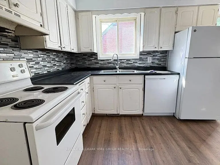 Photo 6 of 1308 Tilston Drive, Windsor, Windsor University District — HOMEH