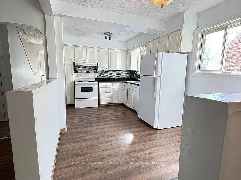 Photo 7 of 1308 Tilston Drive, Windsor, Windsor University District — HOMEH