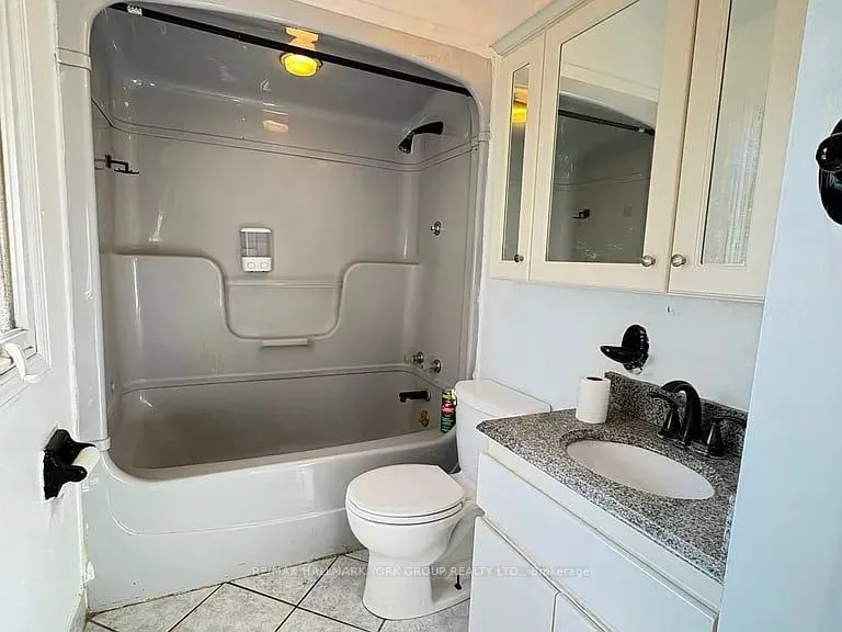 Photo 12 of 1308 Tilston Drive, Windsor, Windsor University District — HOMEH