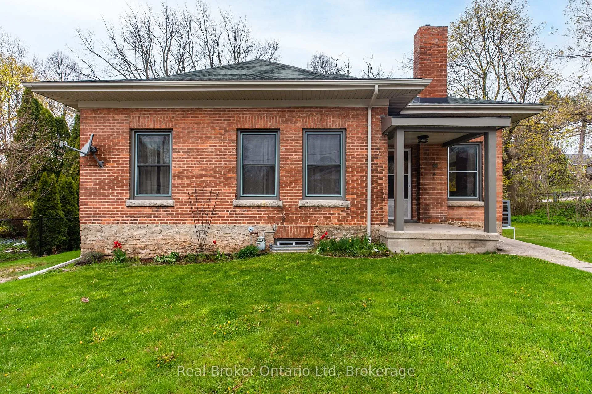 Photo 2 of 846 7th Avenue E, Owen Sound — HOMEH