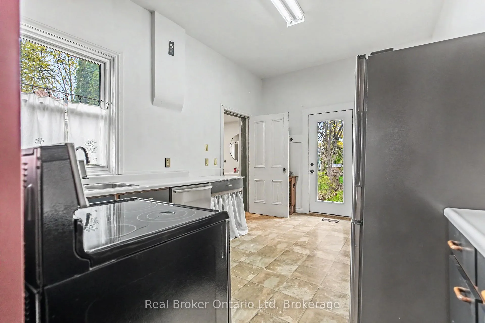 Photo 25 of 846 7th Avenue E, Owen Sound — HOMEH