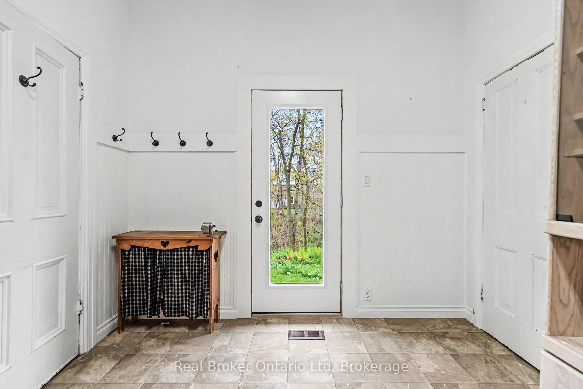 Photo 29 of 846 7th Avenue E, Owen Sound — HOMEH