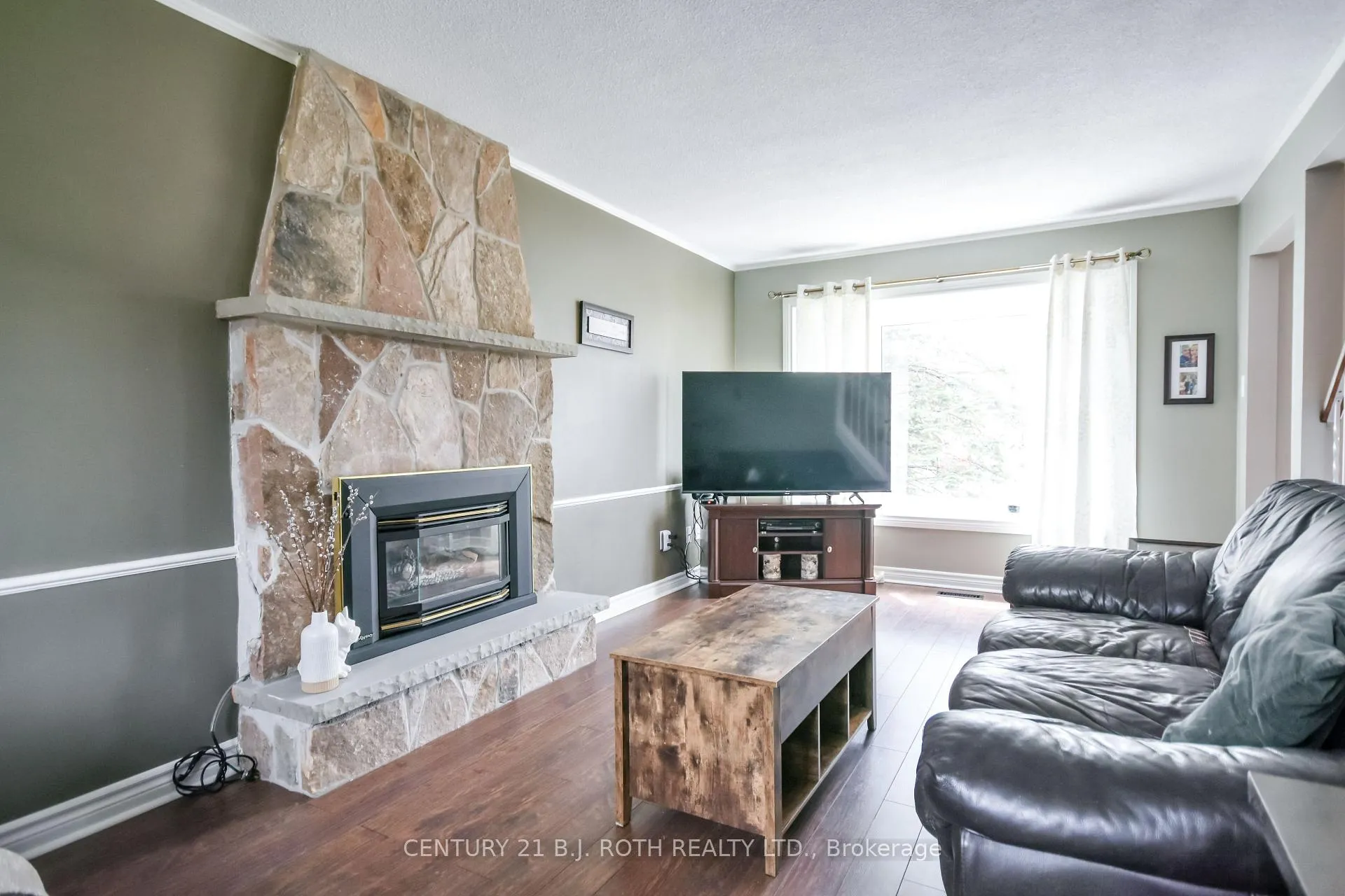 Photo 5 of 11 Pepler Place, Barrie, Sunnidale — HOMEH
