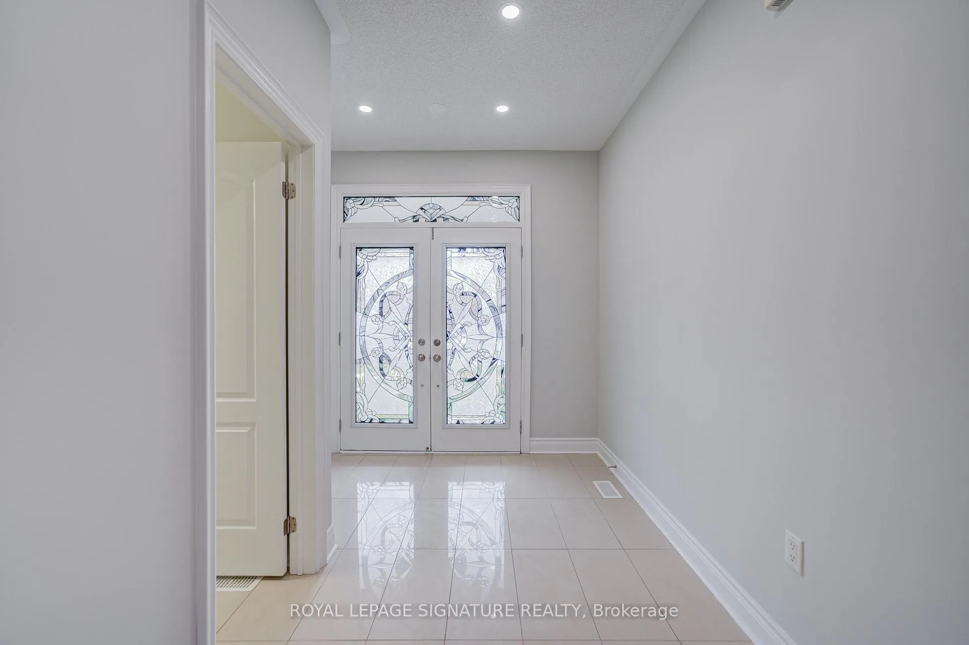 Photo 5 of 38 Elwin Road, Brampton, Credit Valley — HOMEH
