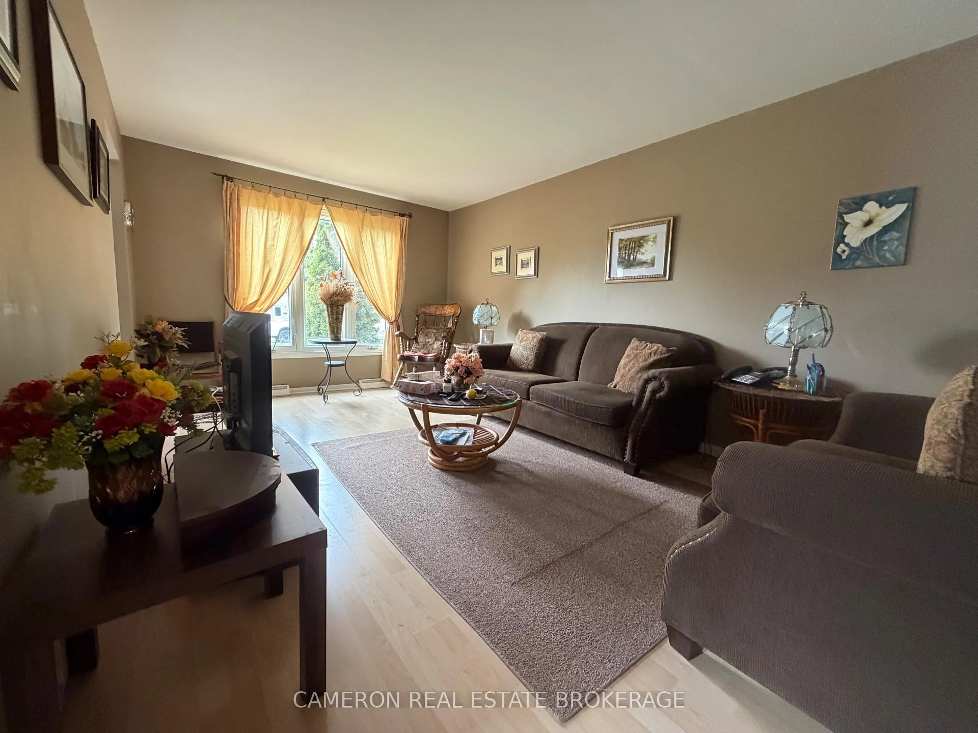 Photo 3 of 1813 Elgin Street, Cornwall — HOMEH