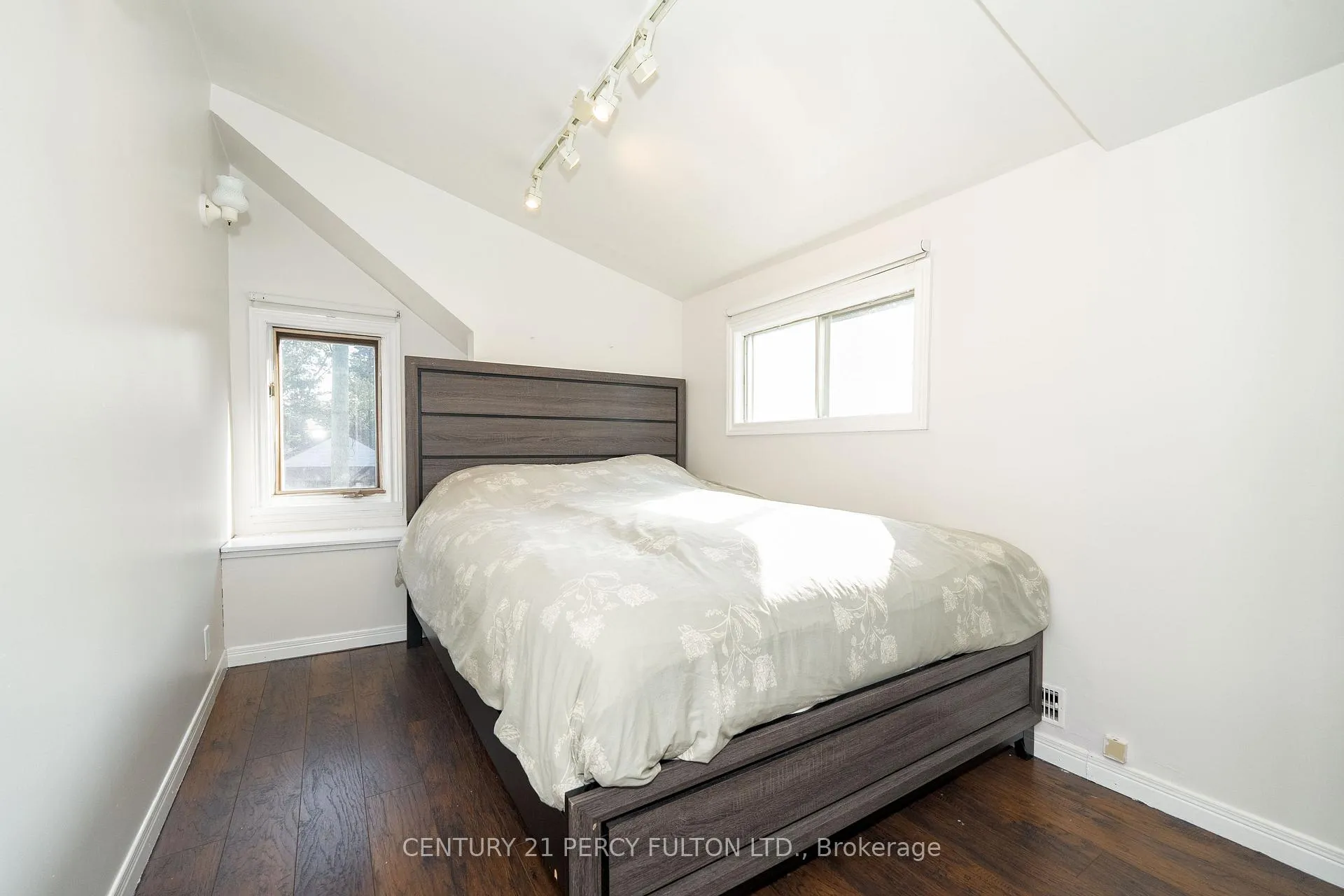 Photo 22 of 34 Mcdonald Avenue, Scarborough, Oakridge — HOMEH