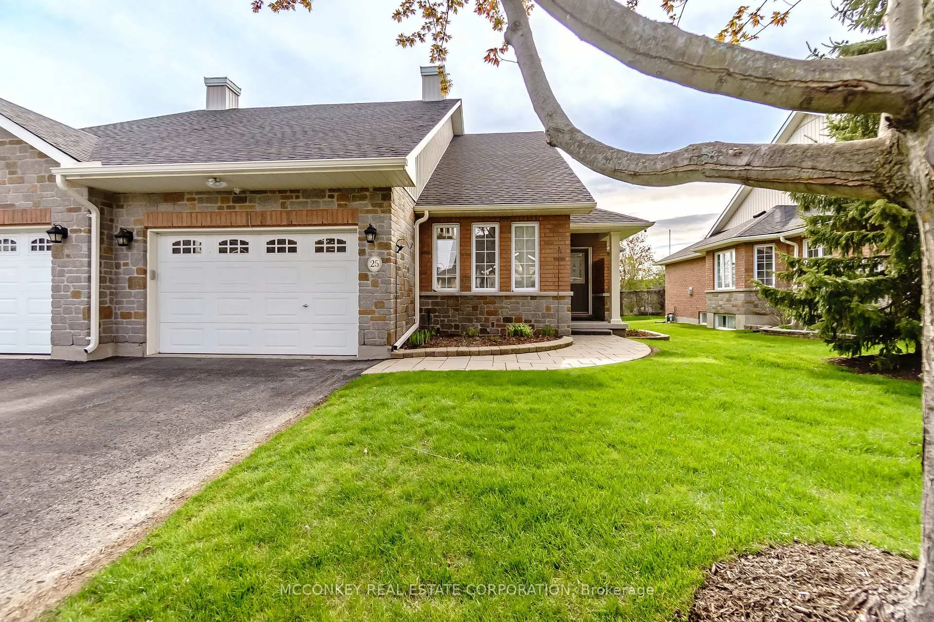 Photo 1 of 25 Village Crescent, Peterborough, Otonabee Ward 1 — HOMEH