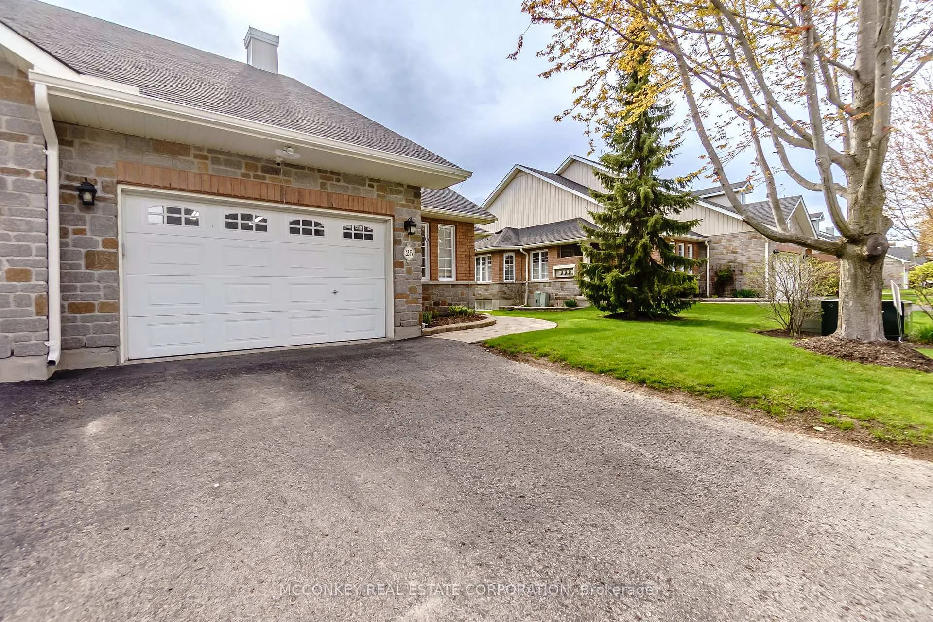 Photo 2 of 25 Village Crescent, Peterborough, Otonabee Ward 1 — HOMEH