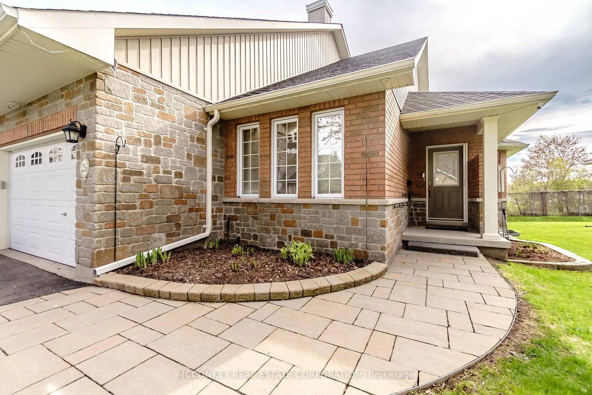 Photo 3 of 25 Village Crescent, Peterborough, Otonabee Ward 1 — HOMEH