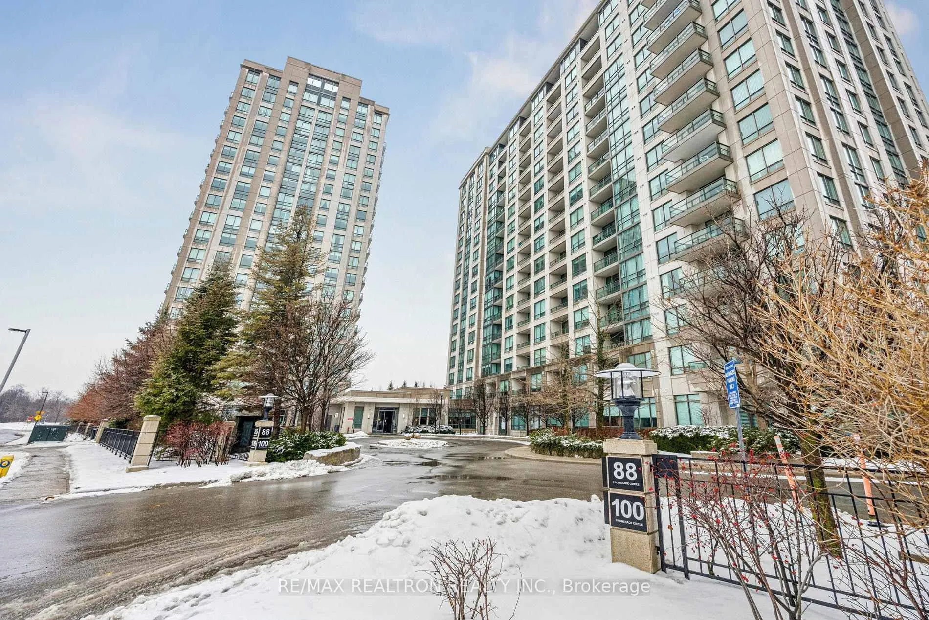 Photo 2 of Unit 302, 88 Promenade Circle, Vaughan, Brownridge — HOMEH