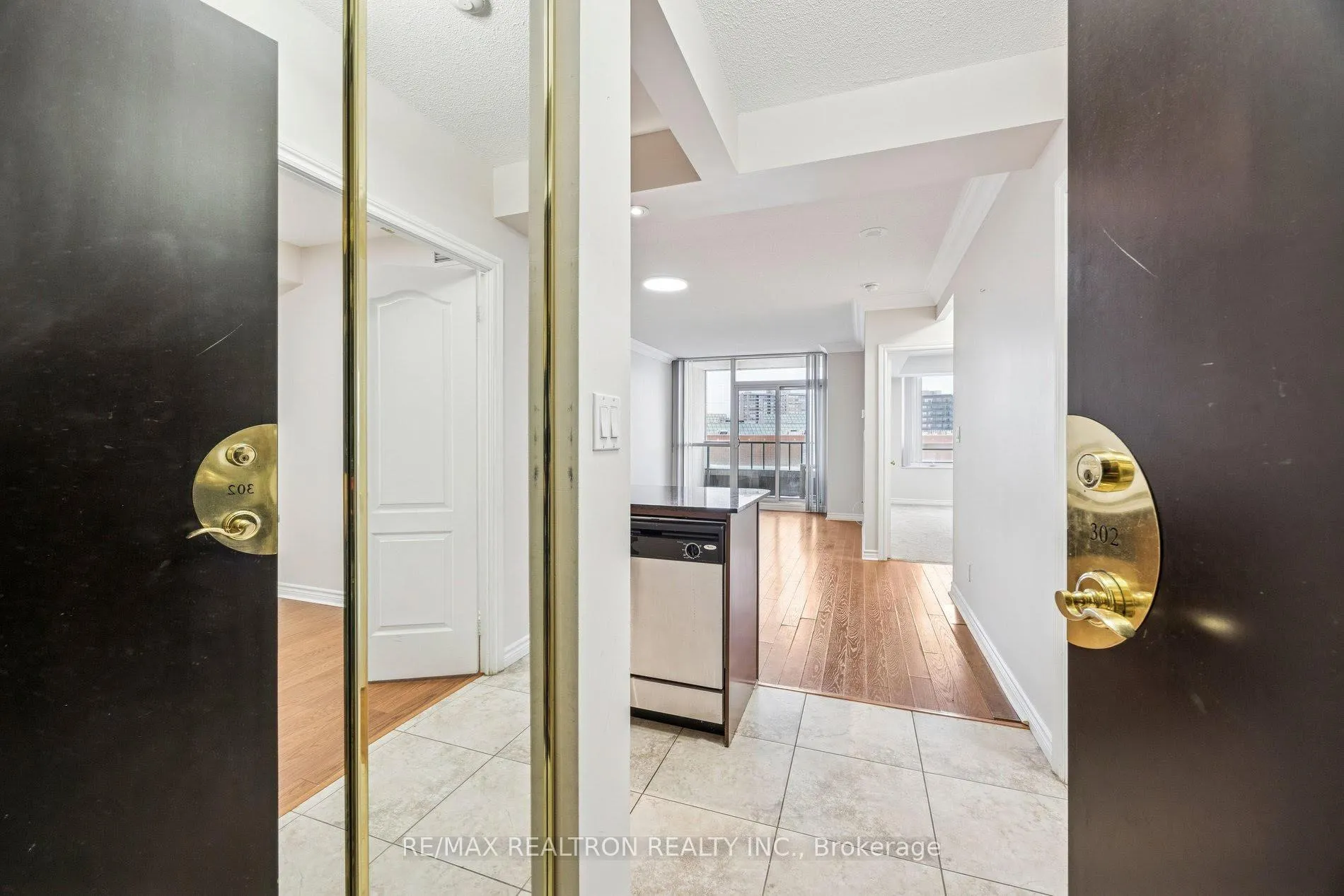 Photo 9 of Unit 302, 88 Promenade Circle, Vaughan, Brownridge — HOMEH