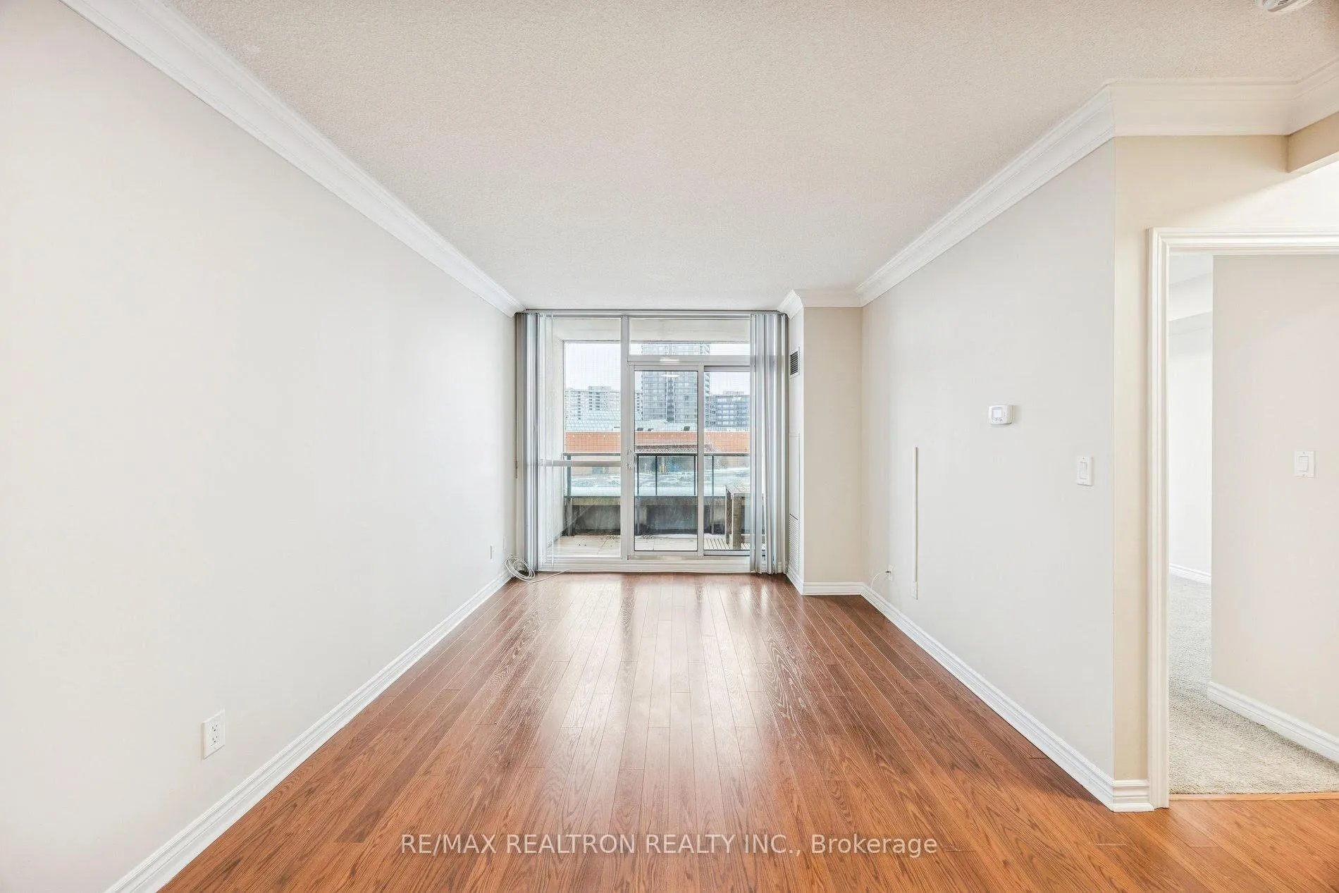 Photo 11 of Unit 302, 88 Promenade Circle, Vaughan, Brownridge — HOMEH