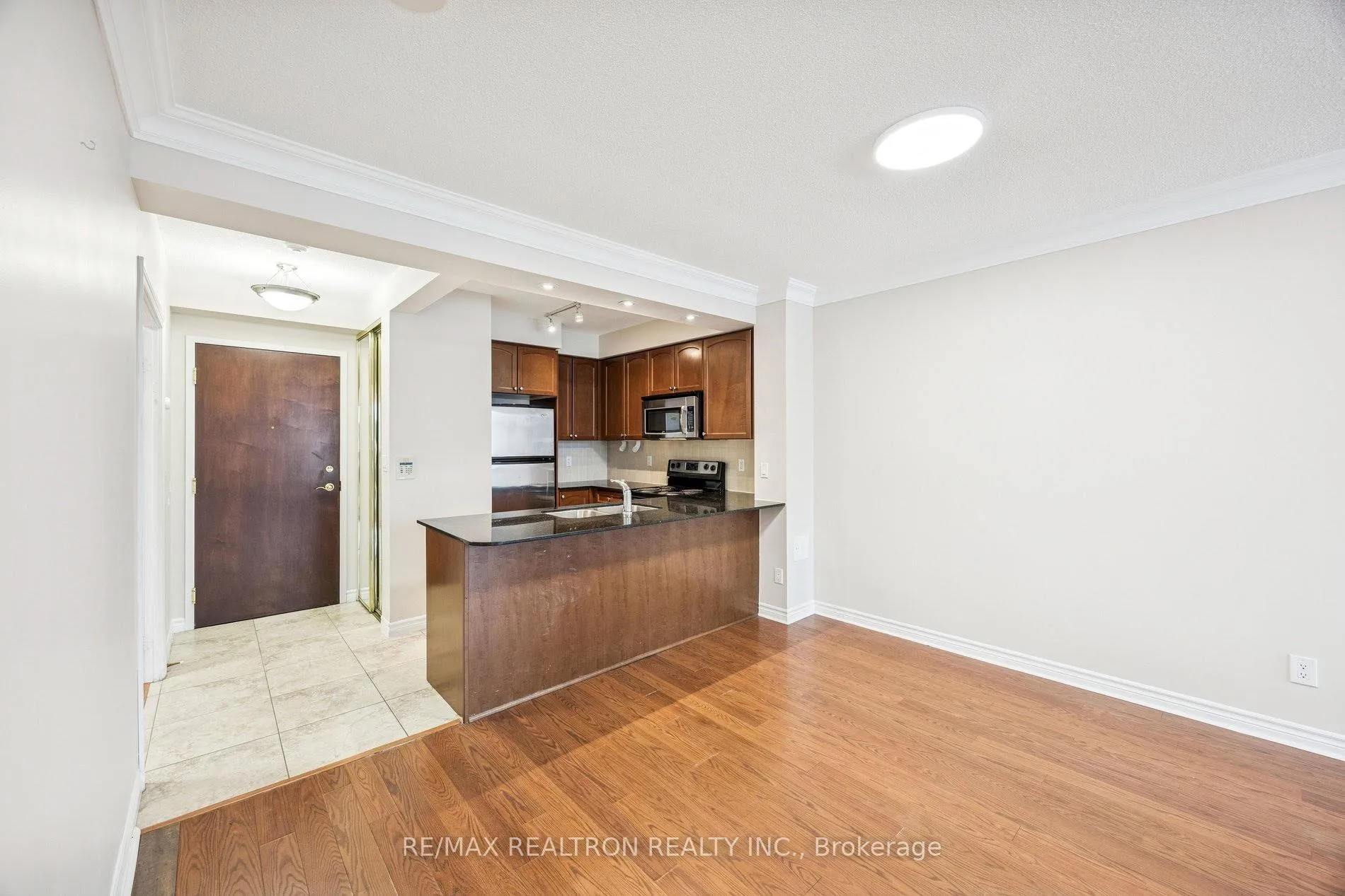 Photo 16 of Unit 302, 88 Promenade Circle, Vaughan, Brownridge — HOMEH
