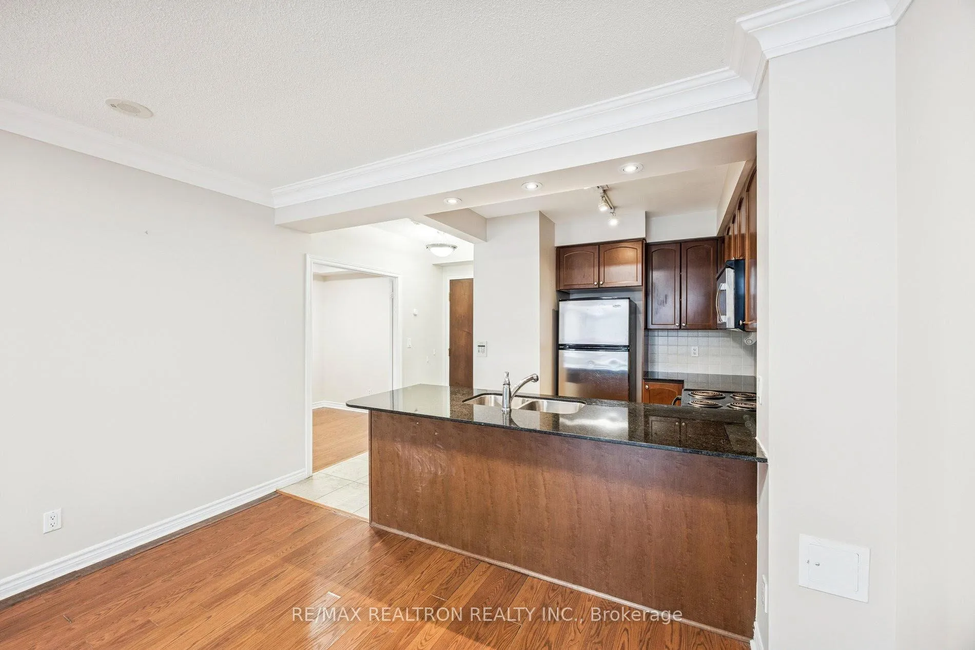 Photo 17 of Unit 302, 88 Promenade Circle, Vaughan, Brownridge — HOMEH