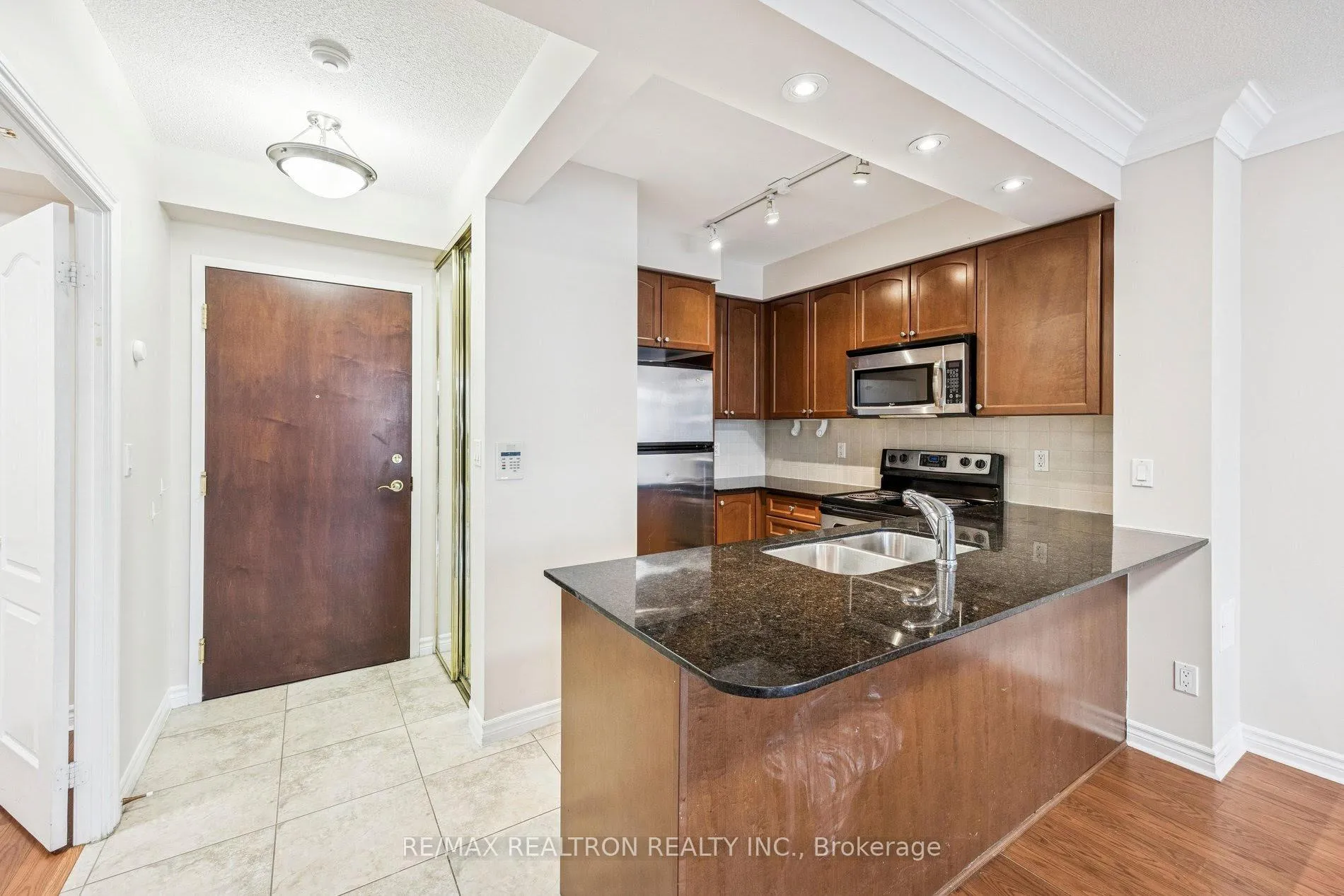 Photo 18 of Unit 302, 88 Promenade Circle, Vaughan, Brownridge — HOMEH