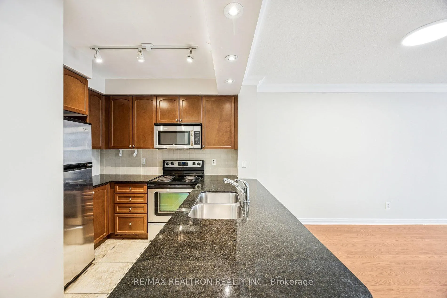 Photo 20 of Unit 302, 88 Promenade Circle, Vaughan, Brownridge — HOMEH