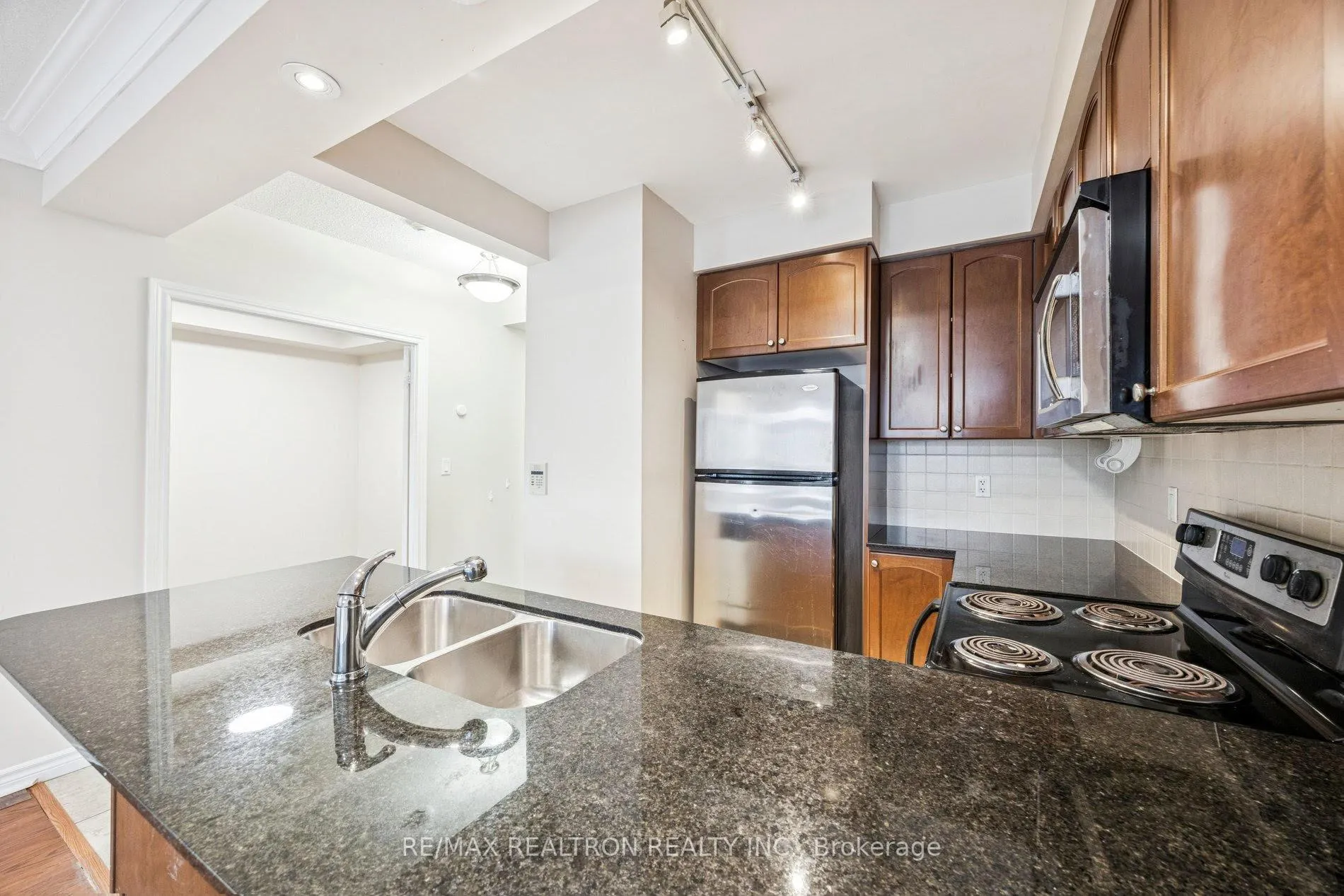 Photo 22 of Unit 302, 88 Promenade Circle, Vaughan, Brownridge — HOMEH