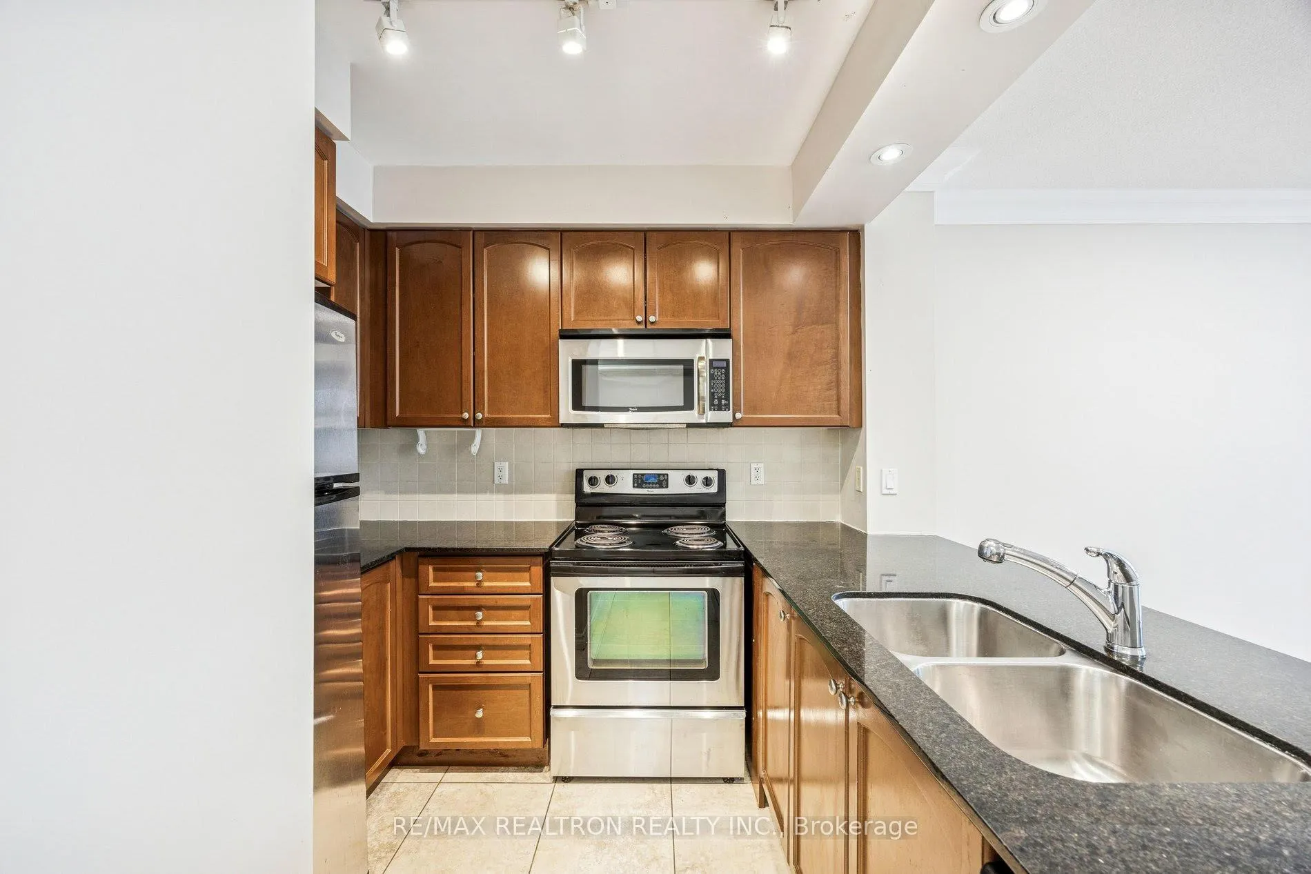 Photo 23 of Unit 302, 88 Promenade Circle, Vaughan, Brownridge — HOMEH