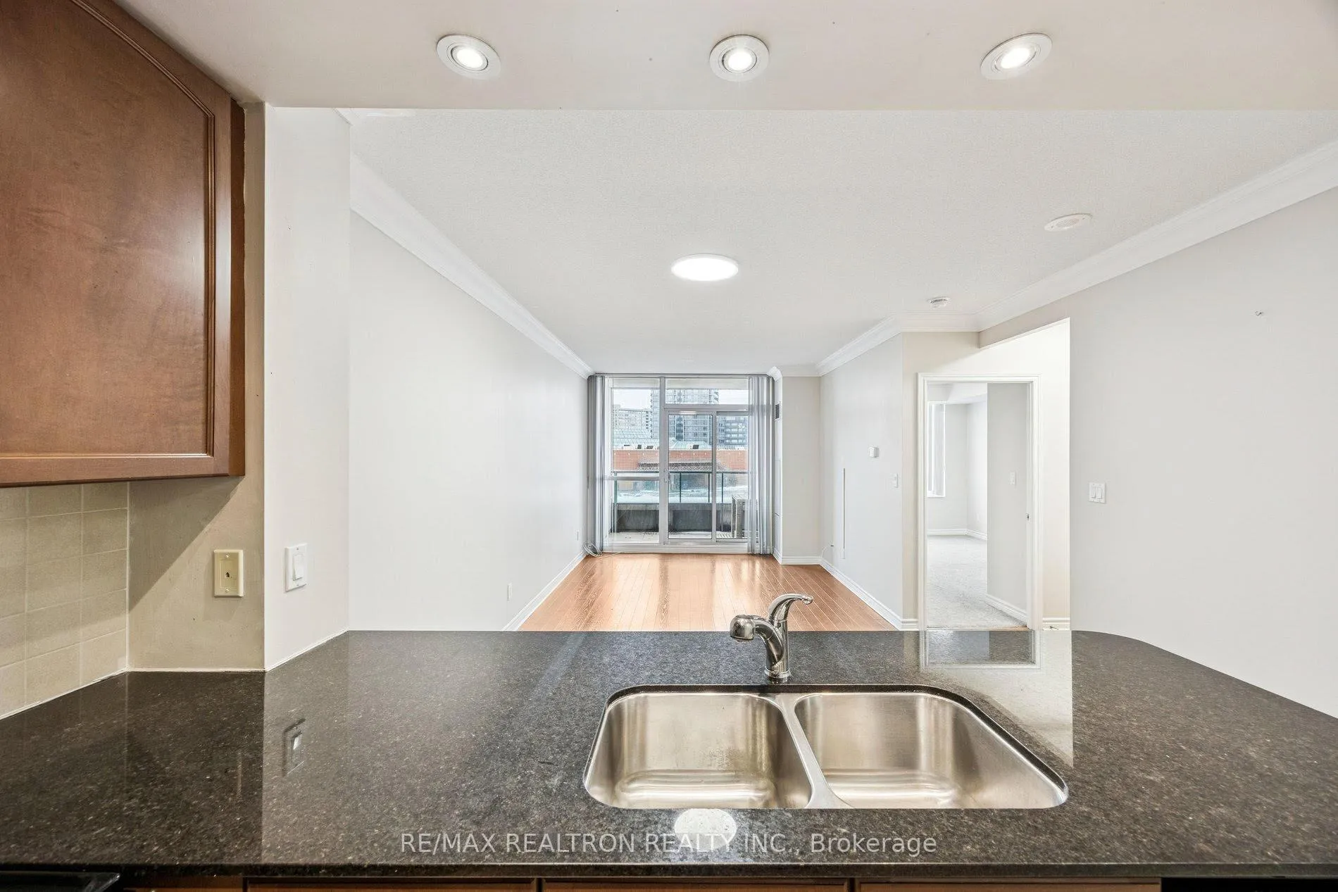 Photo 24 of Unit 302, 88 Promenade Circle, Vaughan, Brownridge — HOMEH
