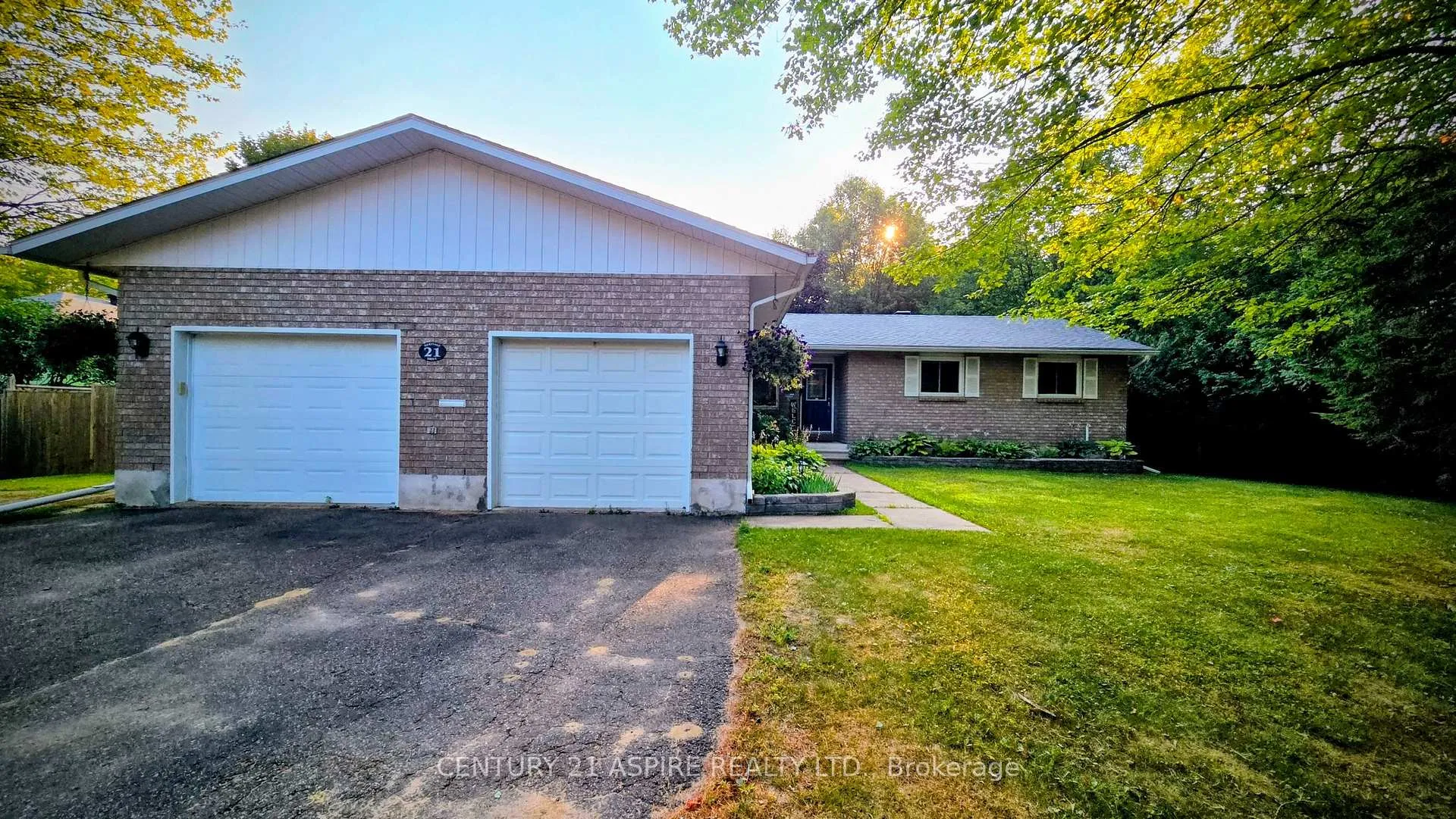 Photo 2 of 21 Heritage Drive, Petawawa — HOMEH