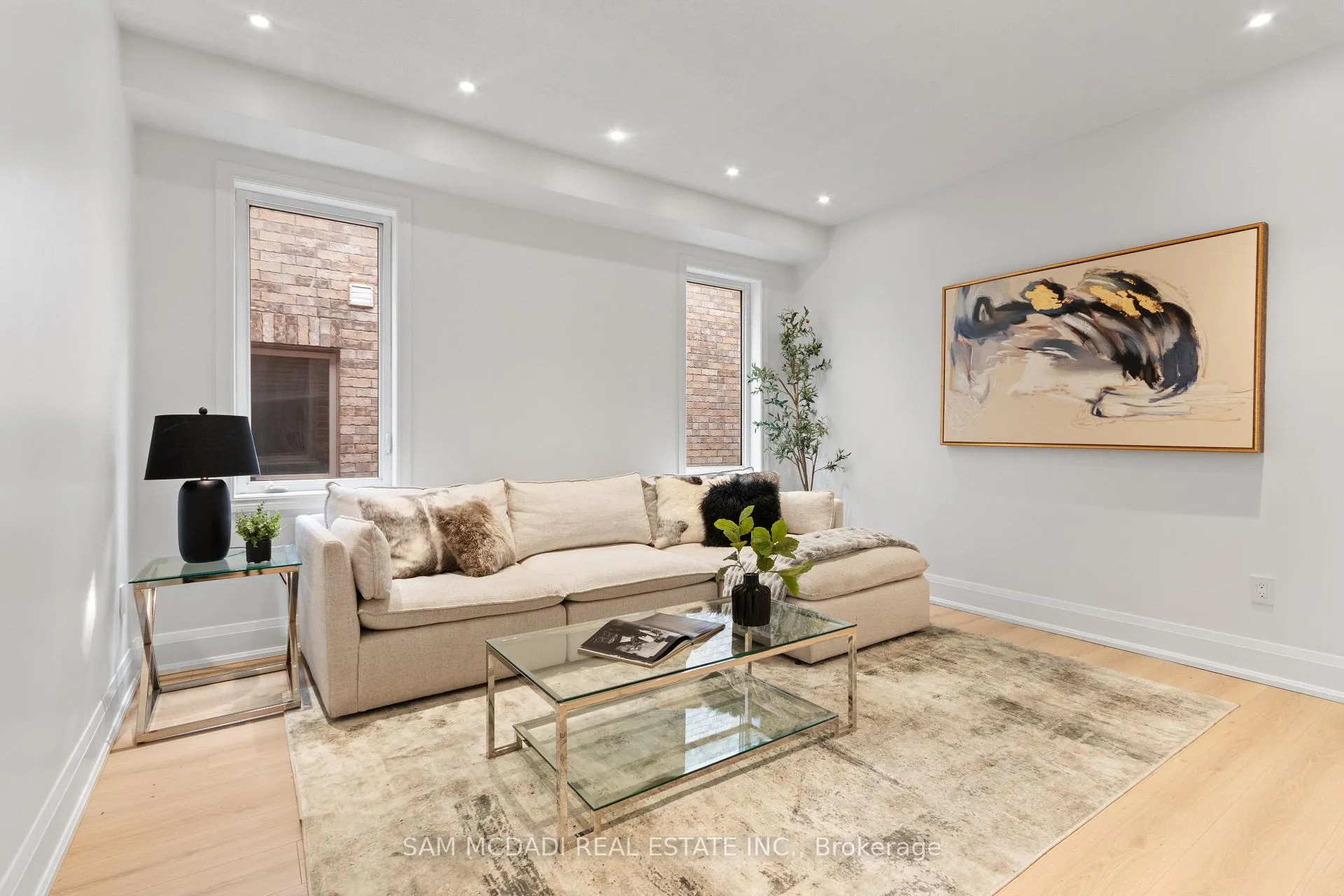 Photo 4 of 20 Iverson Drive, Brampton, Credit Valley — HOMEH