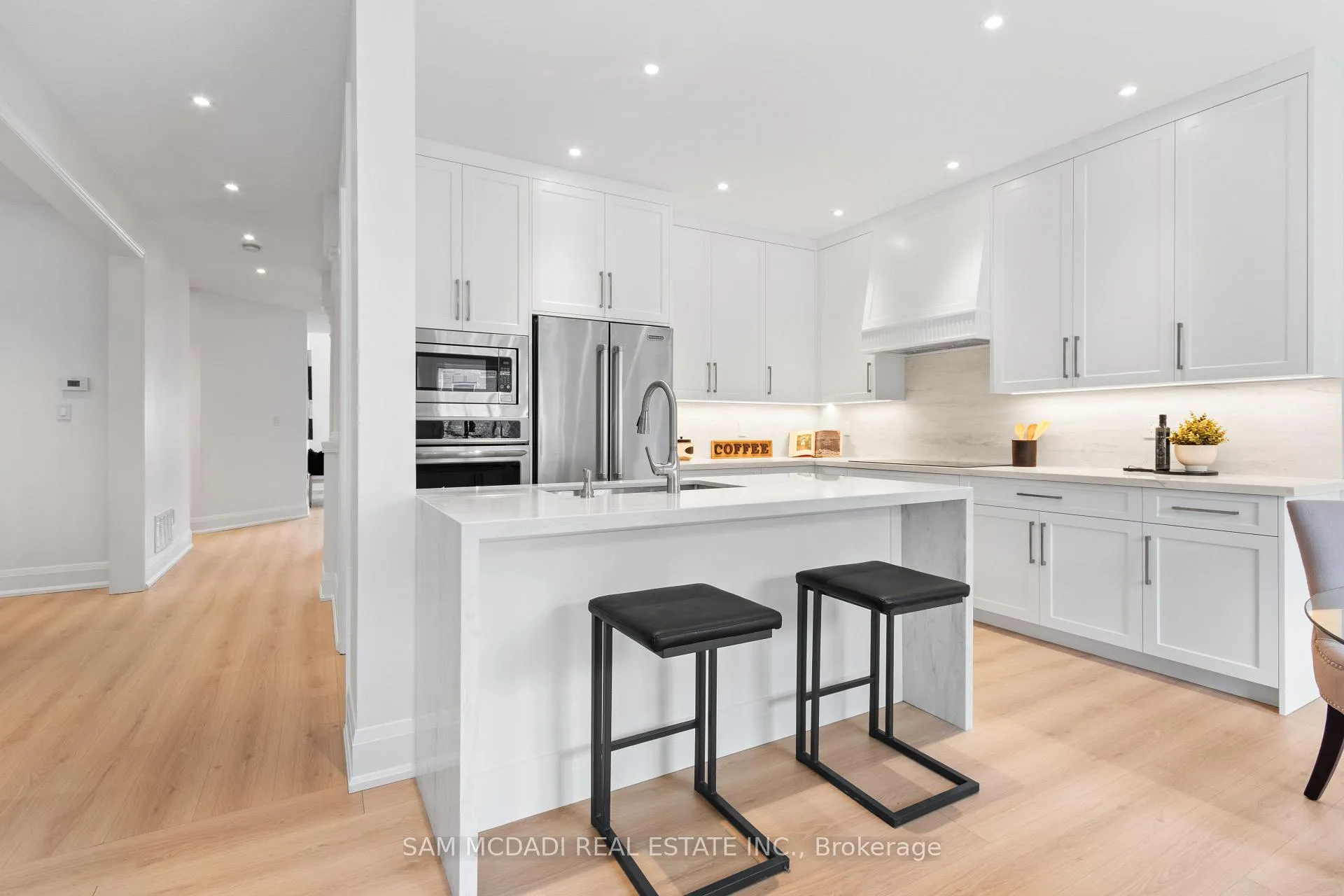 Photo 5 of 20 Iverson Drive, Brampton, Credit Valley — HOMEH