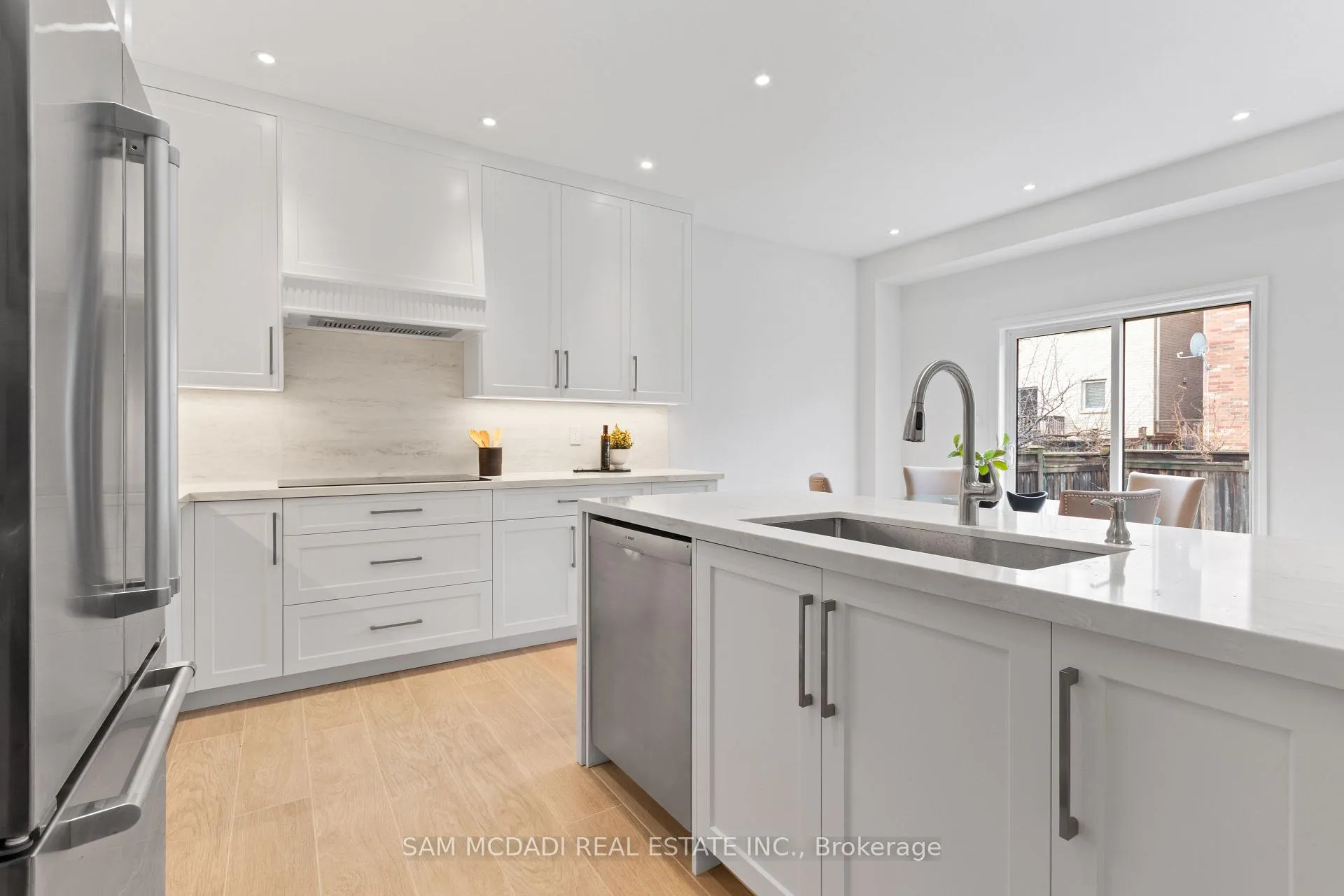 Photo 7 of 20 Iverson Drive, Brampton, Credit Valley — HOMEH