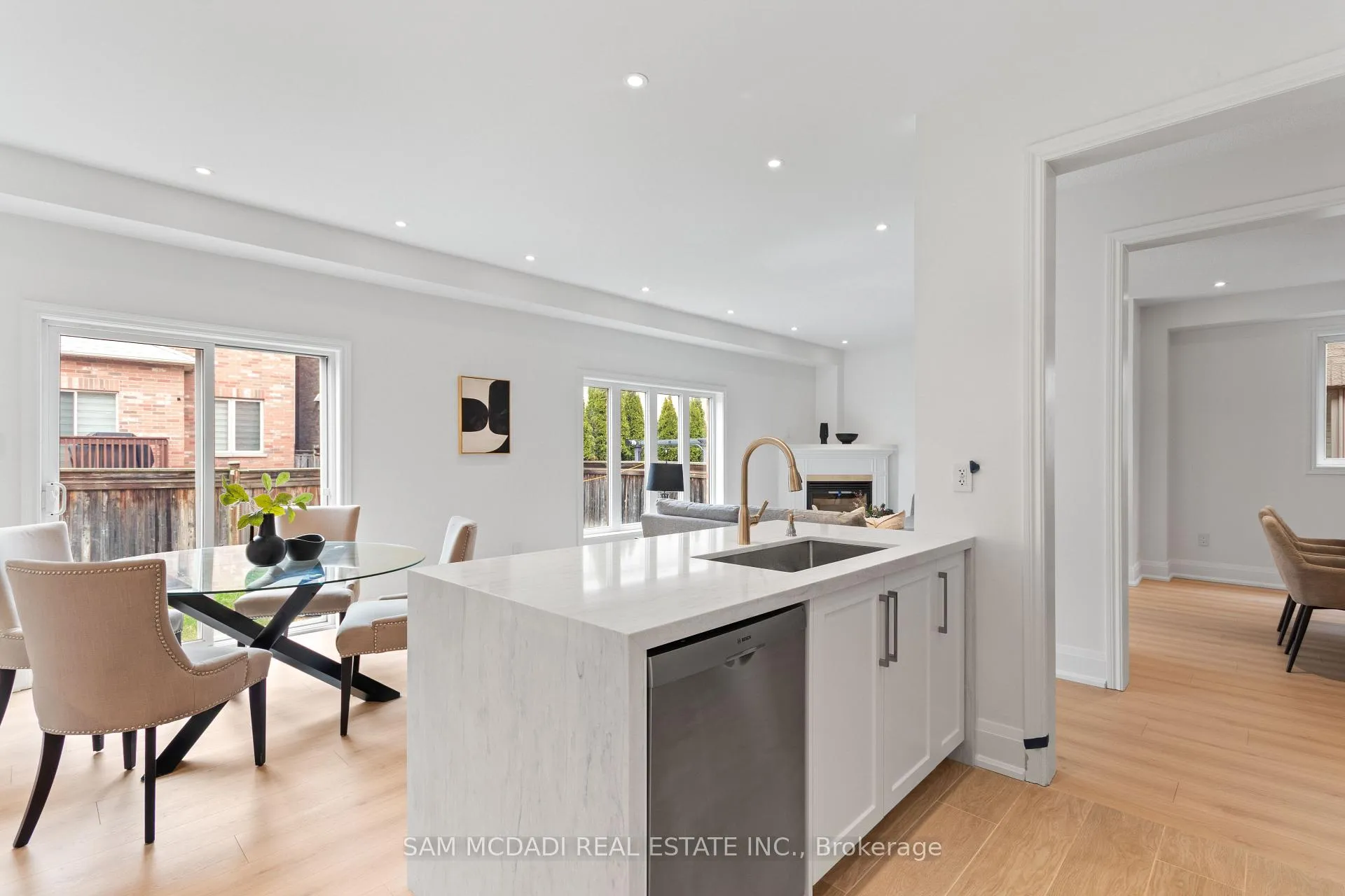 Photo 8 of 20 Iverson Drive, Brampton, Credit Valley — HOMEH