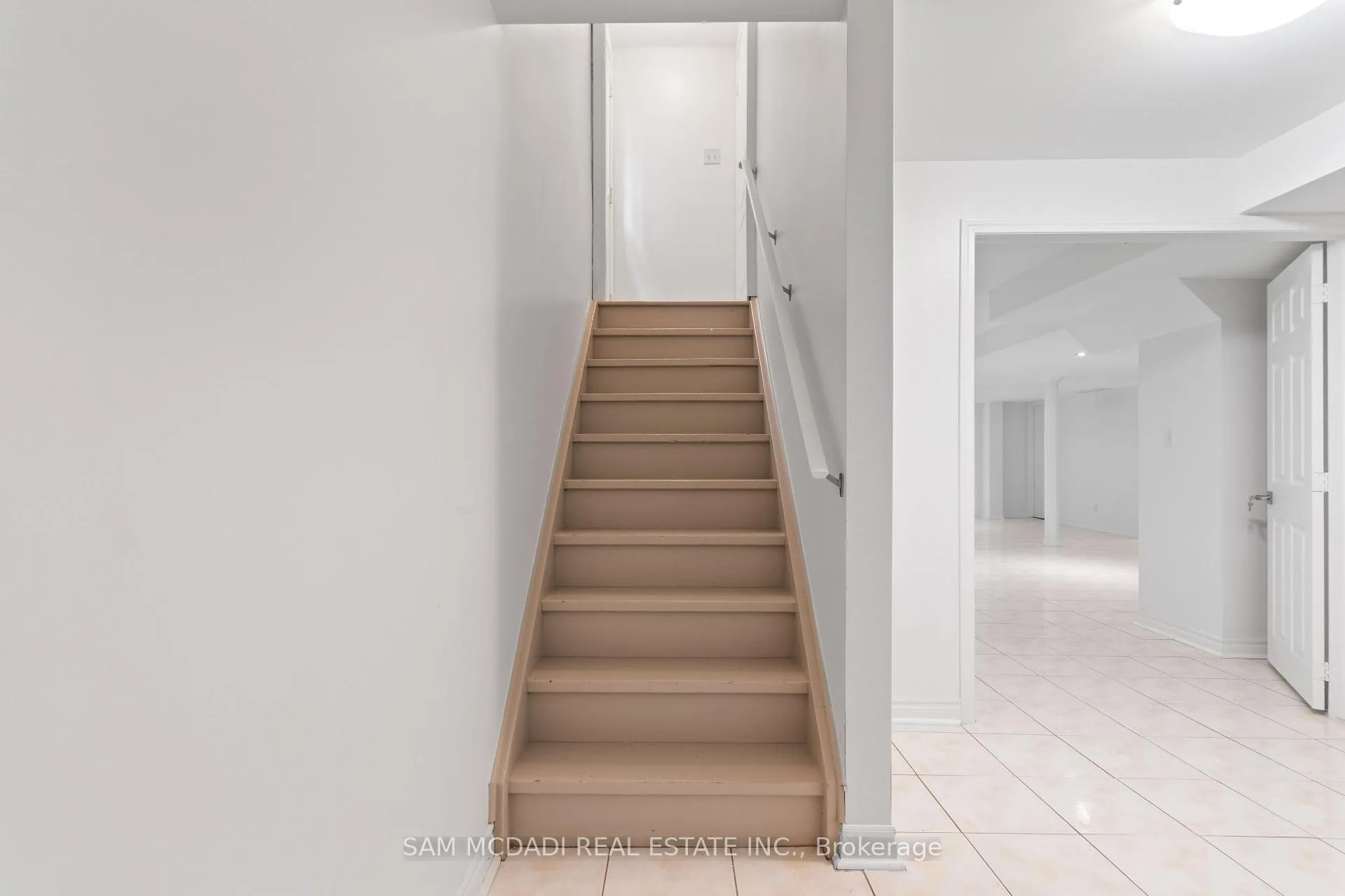 Photo 34 of 20 Iverson Drive, Brampton, Credit Valley — HOMEH