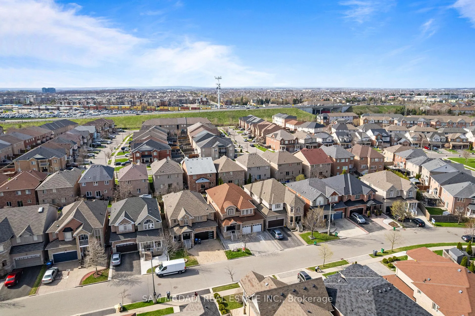 Photo 48 of 20 Iverson Drive, Brampton, Credit Valley — HOMEH