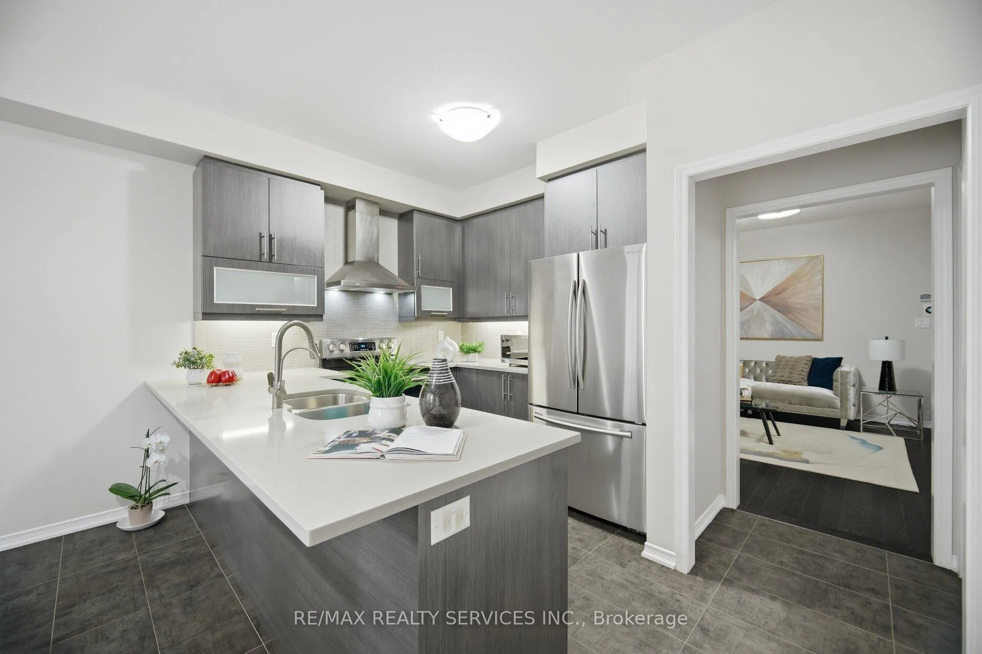 Photo 2 of 25 Baffin Crescent, Brampton, Northwest Brampton — HOMEH