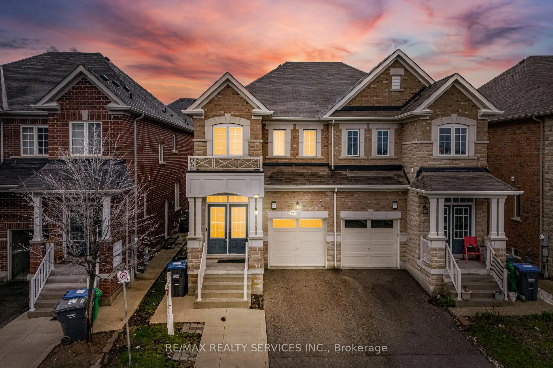 Photo 4 of 25 Baffin Crescent, Brampton, Northwest Brampton — HOMEH