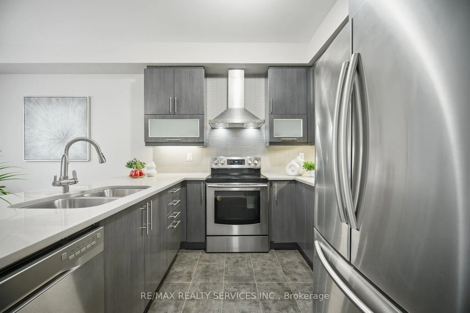 Photo 10 of 25 Baffin Crescent, Brampton, Northwest Brampton — HOMEH