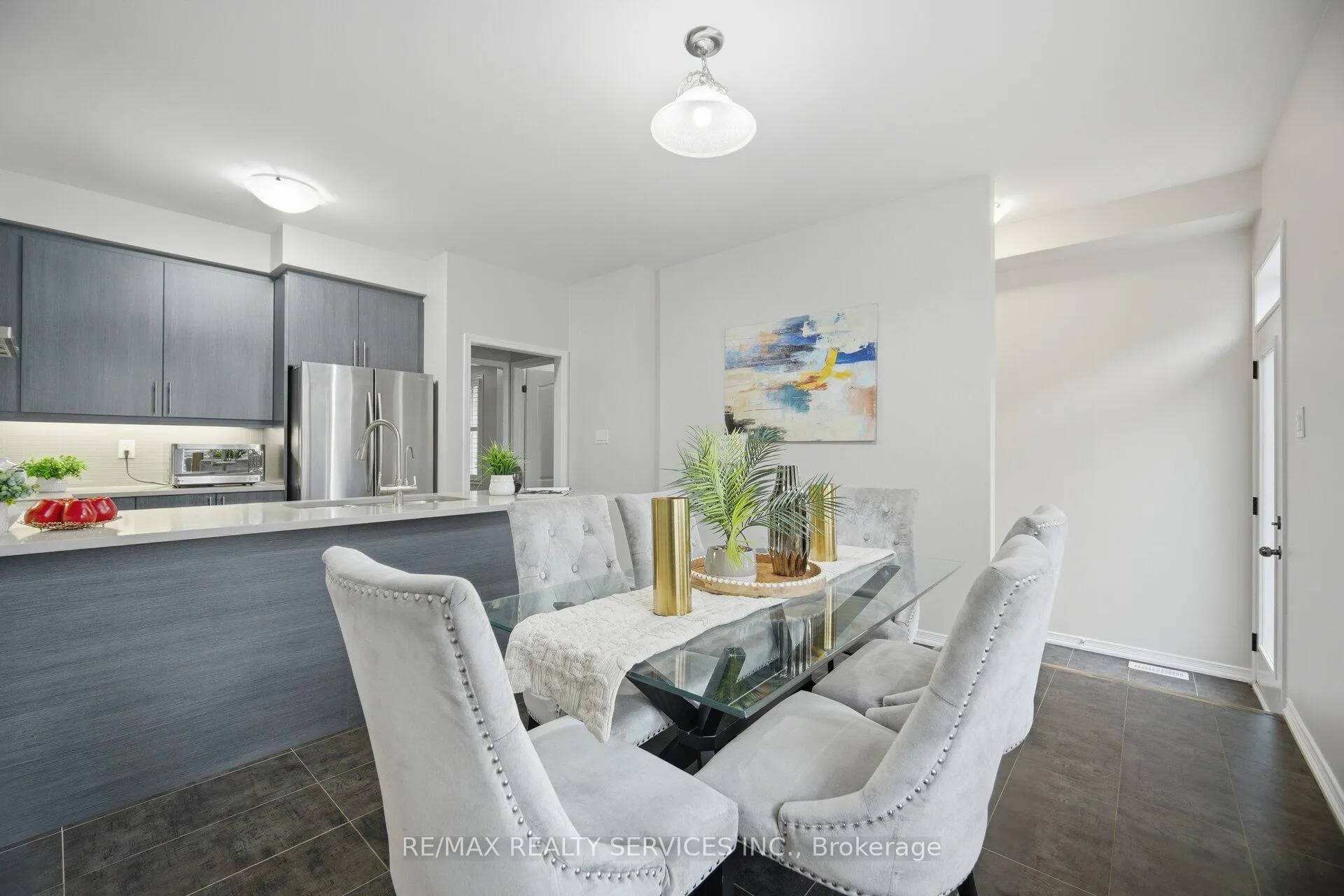 Photo 12 of 25 Baffin Crescent, Brampton, Northwest Brampton — HOMEH