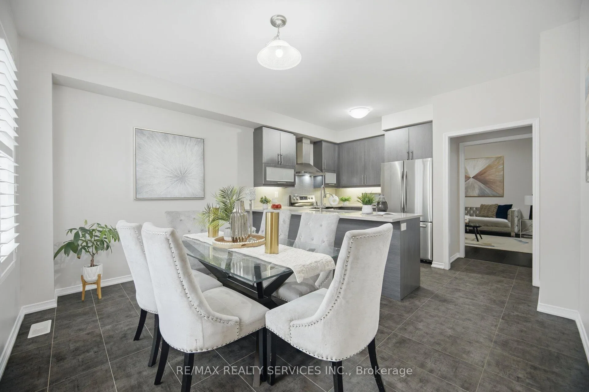 Photo 13 of 25 Baffin Crescent, Brampton, Northwest Brampton — HOMEH