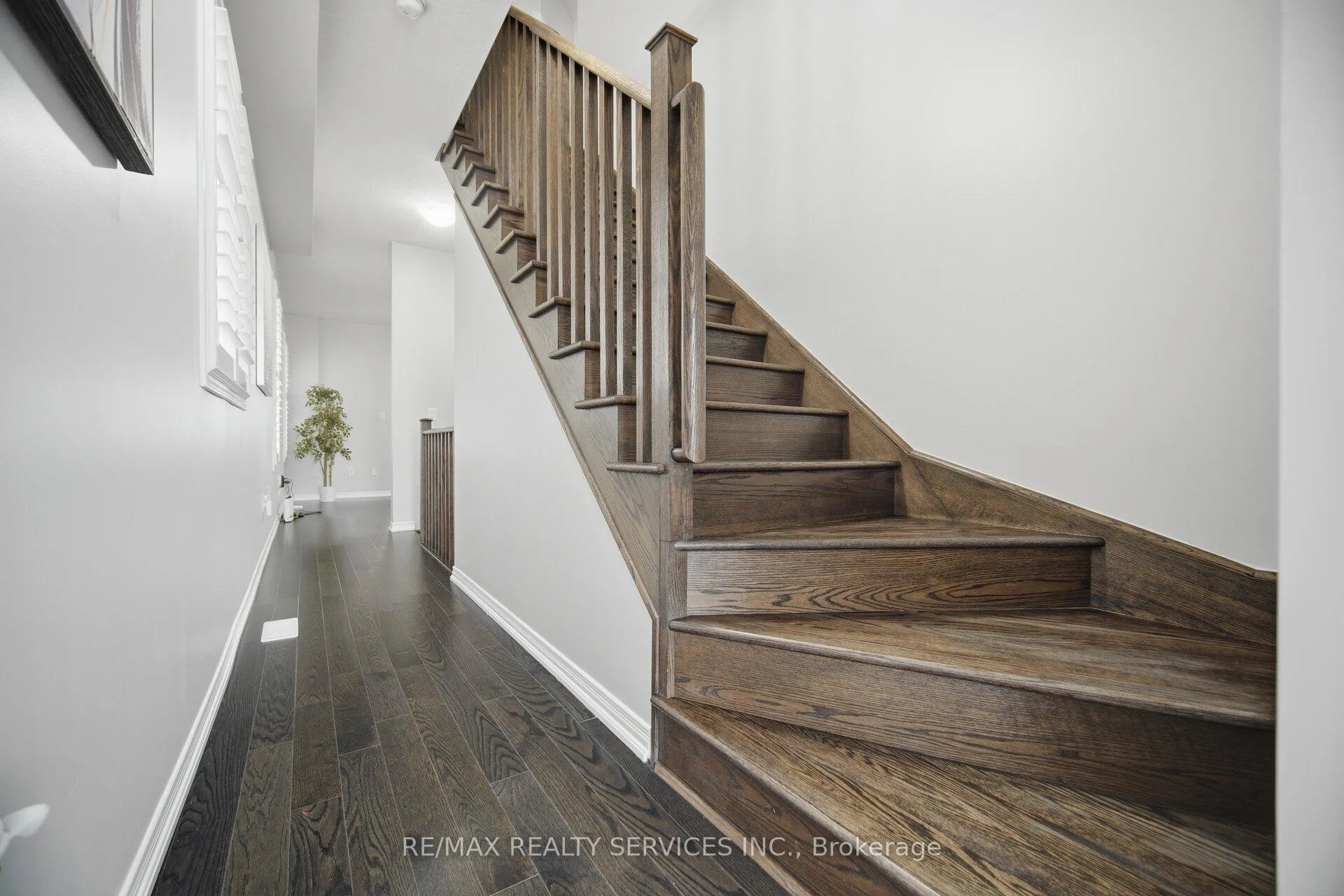 Photo 15 of 25 Baffin Crescent, Brampton, Northwest Brampton — HOMEH