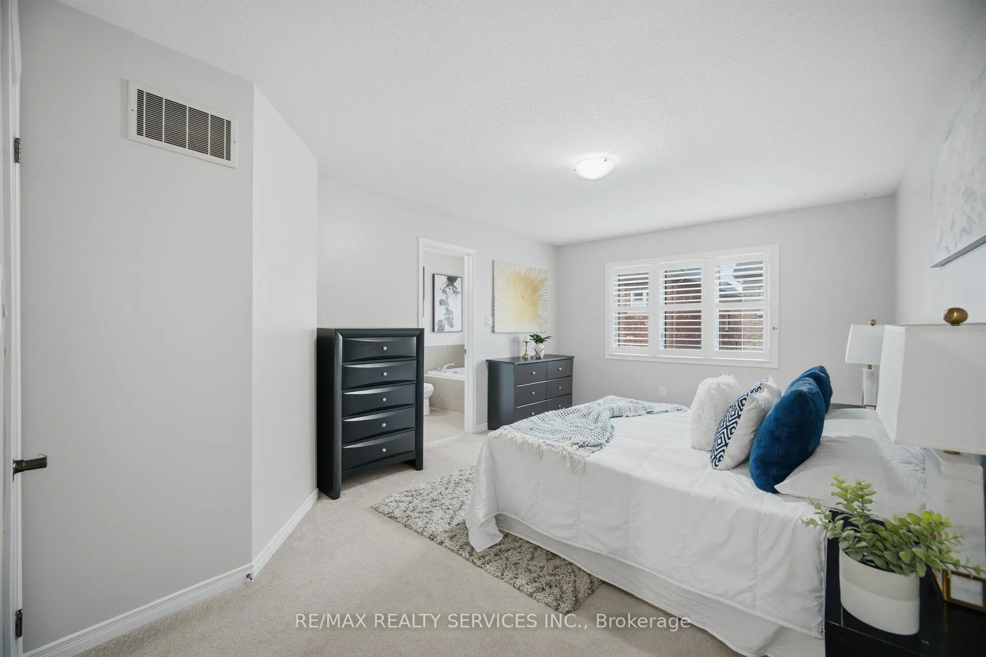 Photo 21 of 25 Baffin Crescent, Brampton, Northwest Brampton — HOMEH