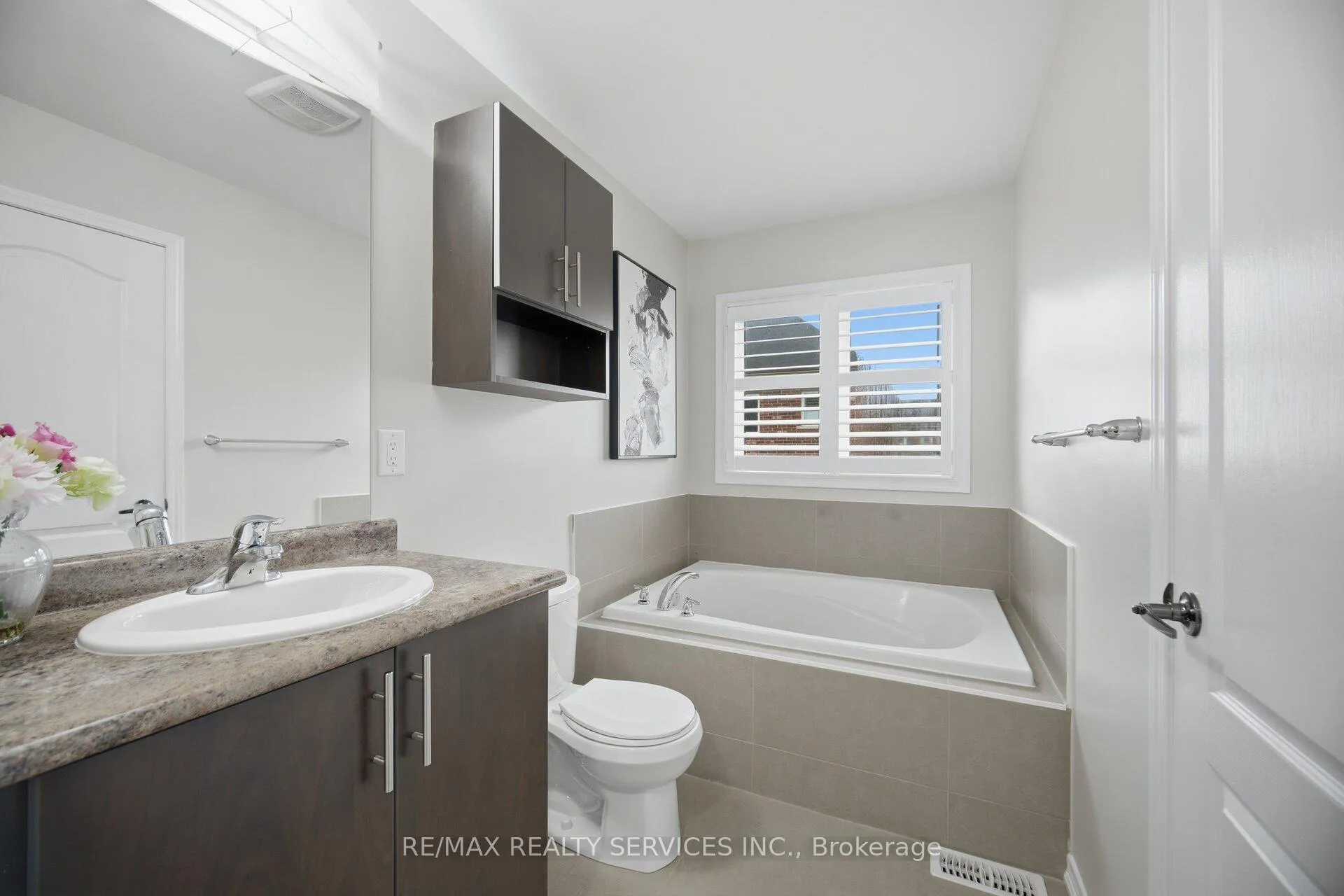 Photo 22 of 25 Baffin Crescent, Brampton, Northwest Brampton — HOMEH